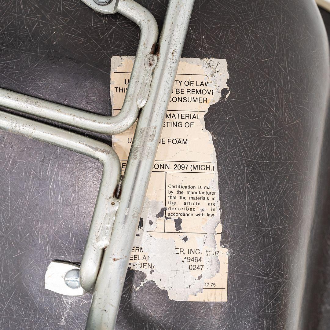 Coppia di sedie Herman Miller Eames in fibra di vetro DAX Dining Arm Shell degli anni '80 in vendita 1