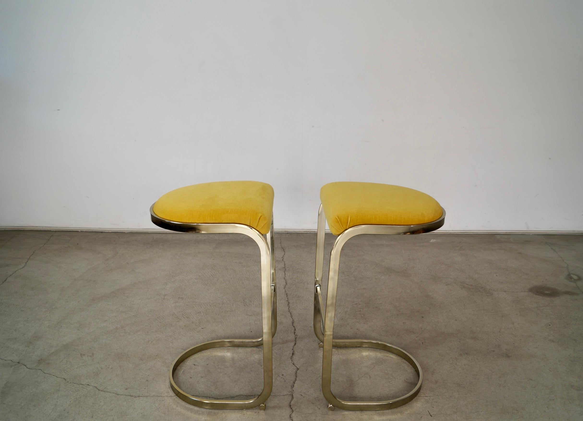 1980's Pair of Hollywood Regency Baughman Style Cantilever Brass Bar Stools For Sale 5