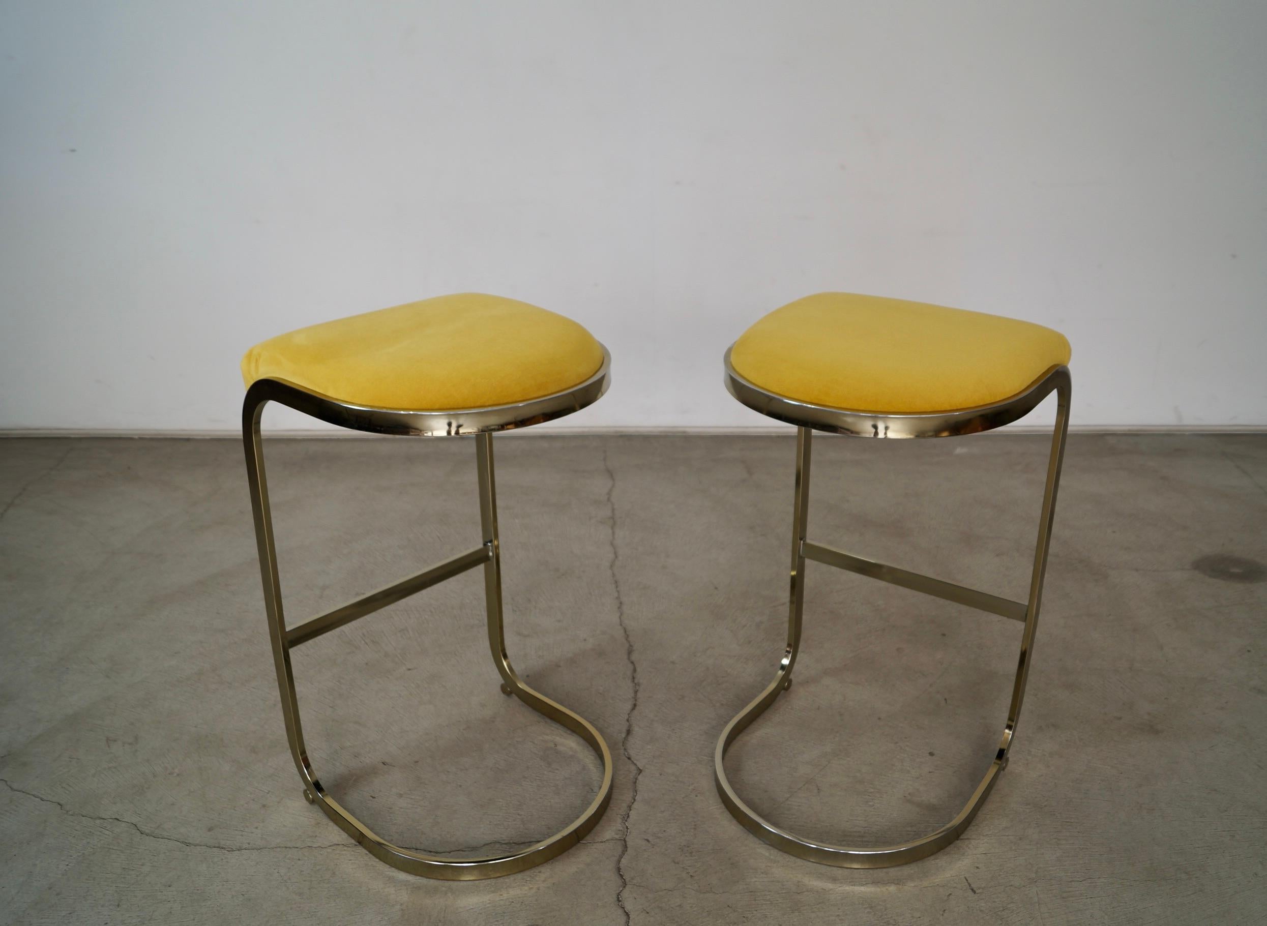 1980's Pair of Hollywood Regency Baughman Style Cantilever Brass Bar Stools For Sale 7