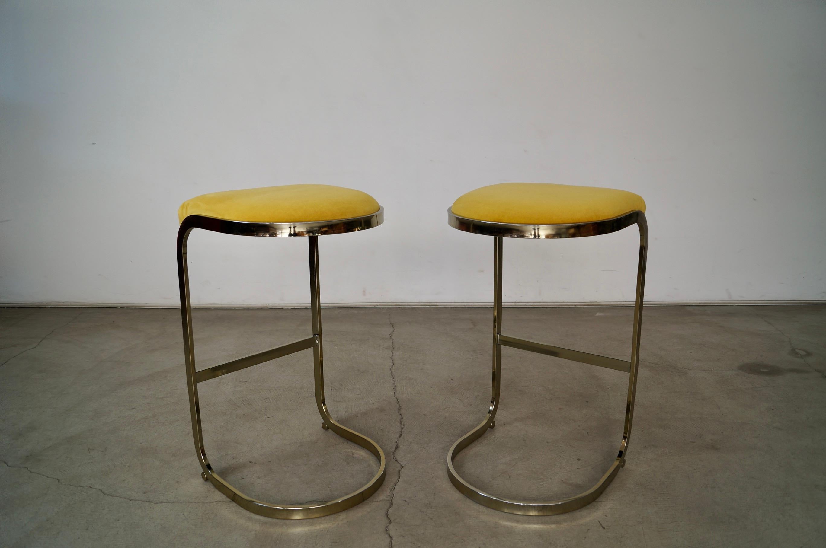 1980's Pair of Hollywood Regency Baughman Style Cantilever Brass Bar Stools For Sale 8
