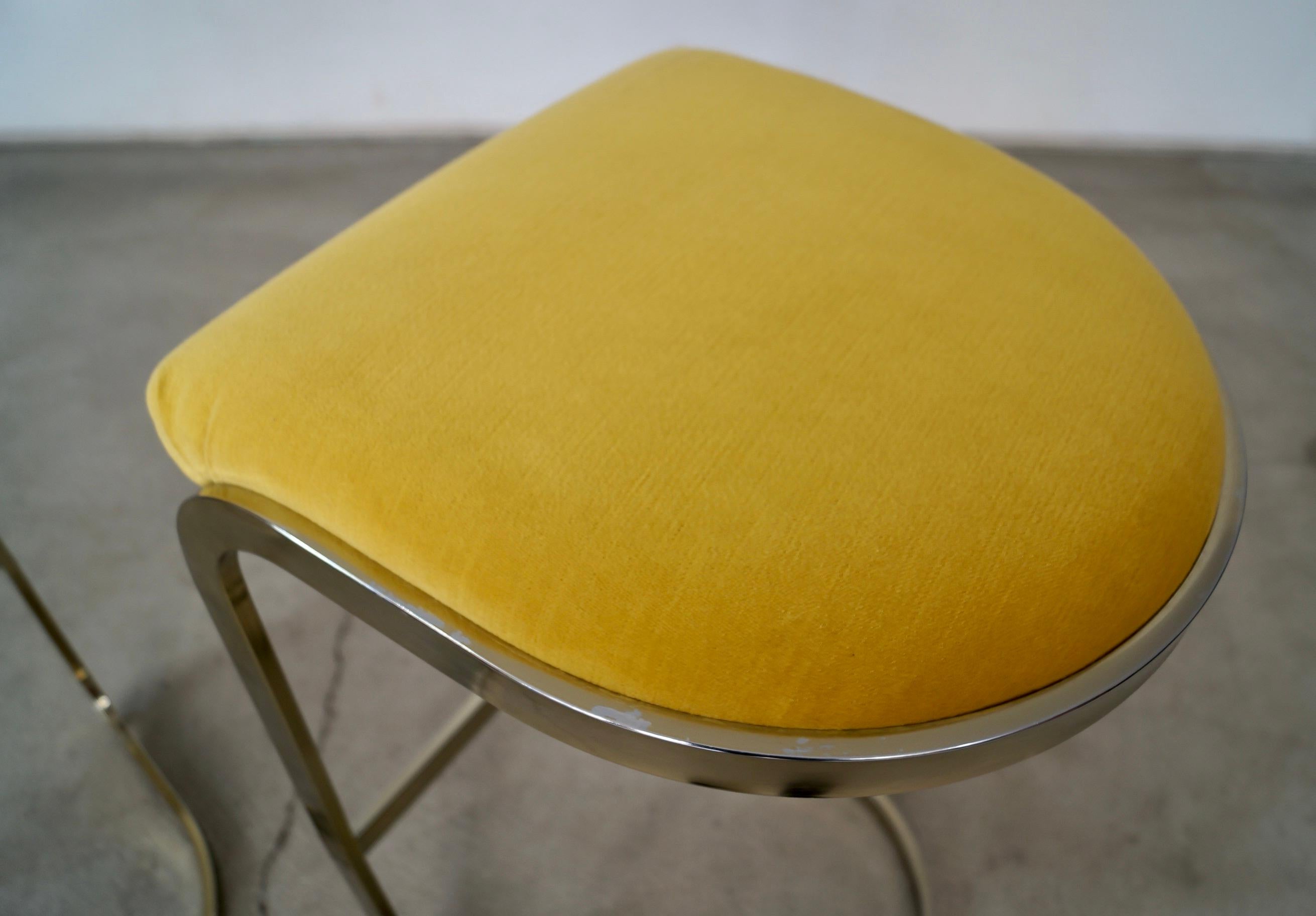 1980's Pair of Hollywood Regency Baughman Style Cantilever Brass Bar Stools For Sale 10