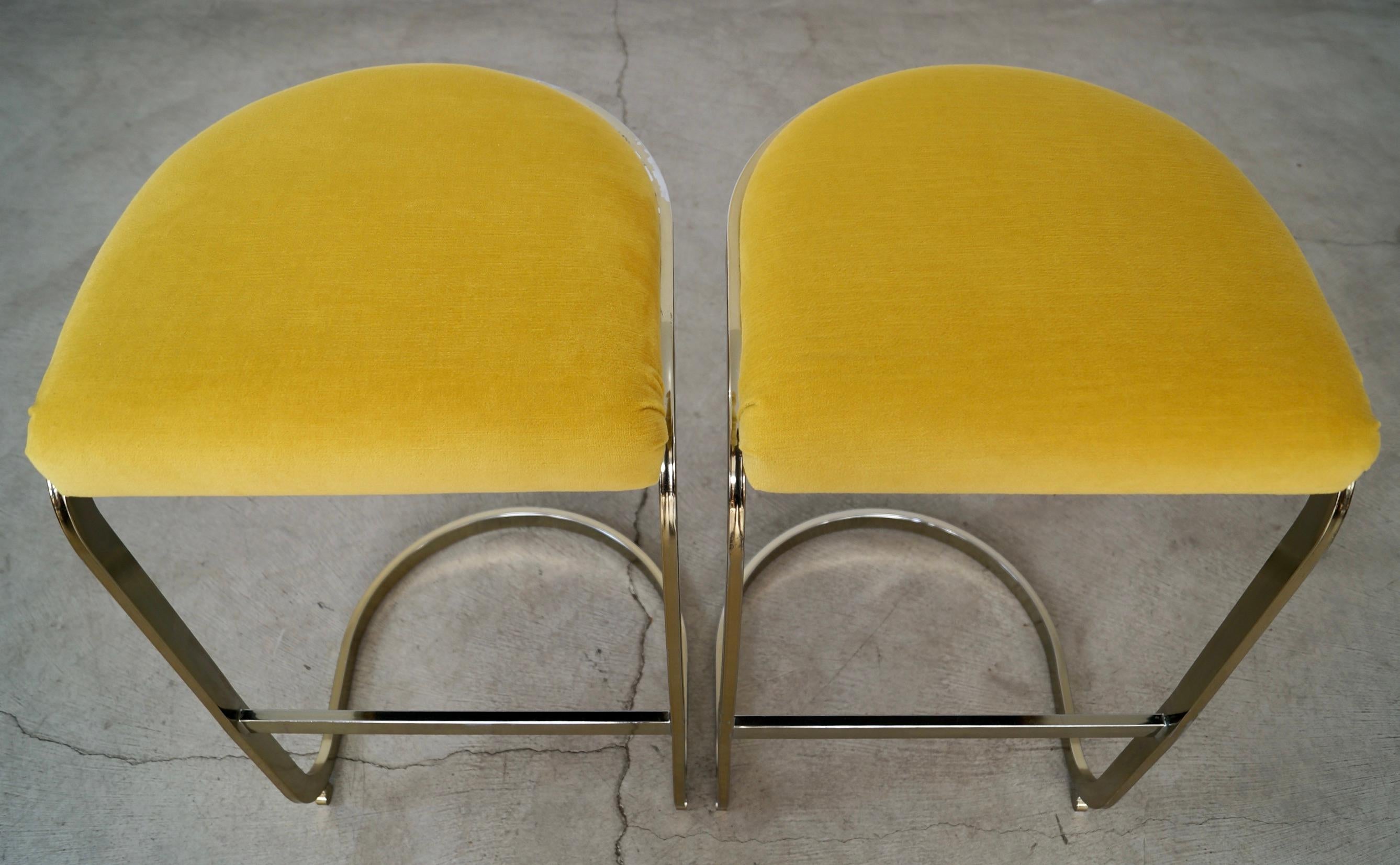 1980's Pair of Hollywood Regency Baughman Style Cantilever Brass Bar Stools For Sale 15