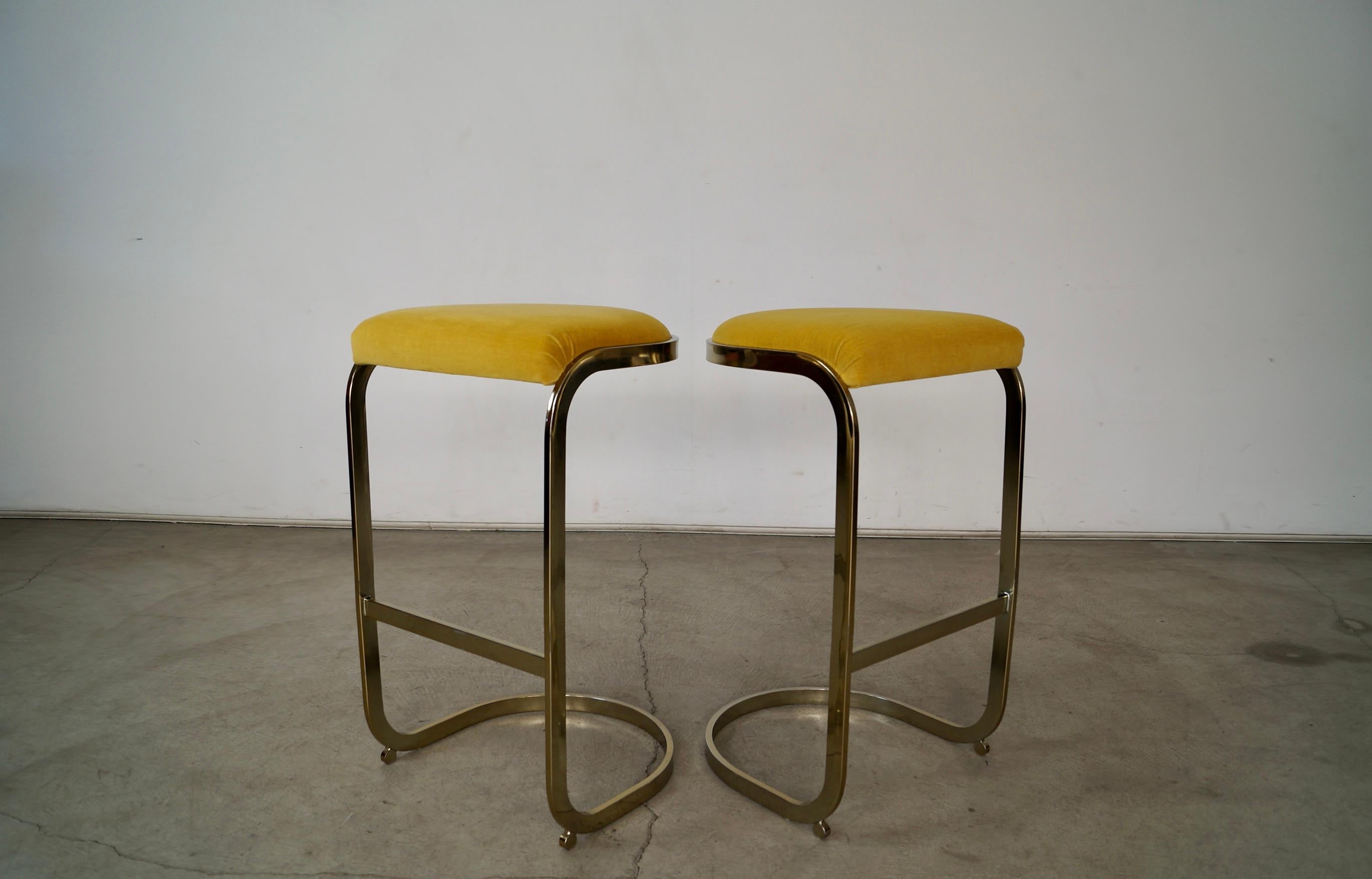 American 1980's Pair of Hollywood Regency Baughman Style Cantilever Brass Bar Stools For Sale
