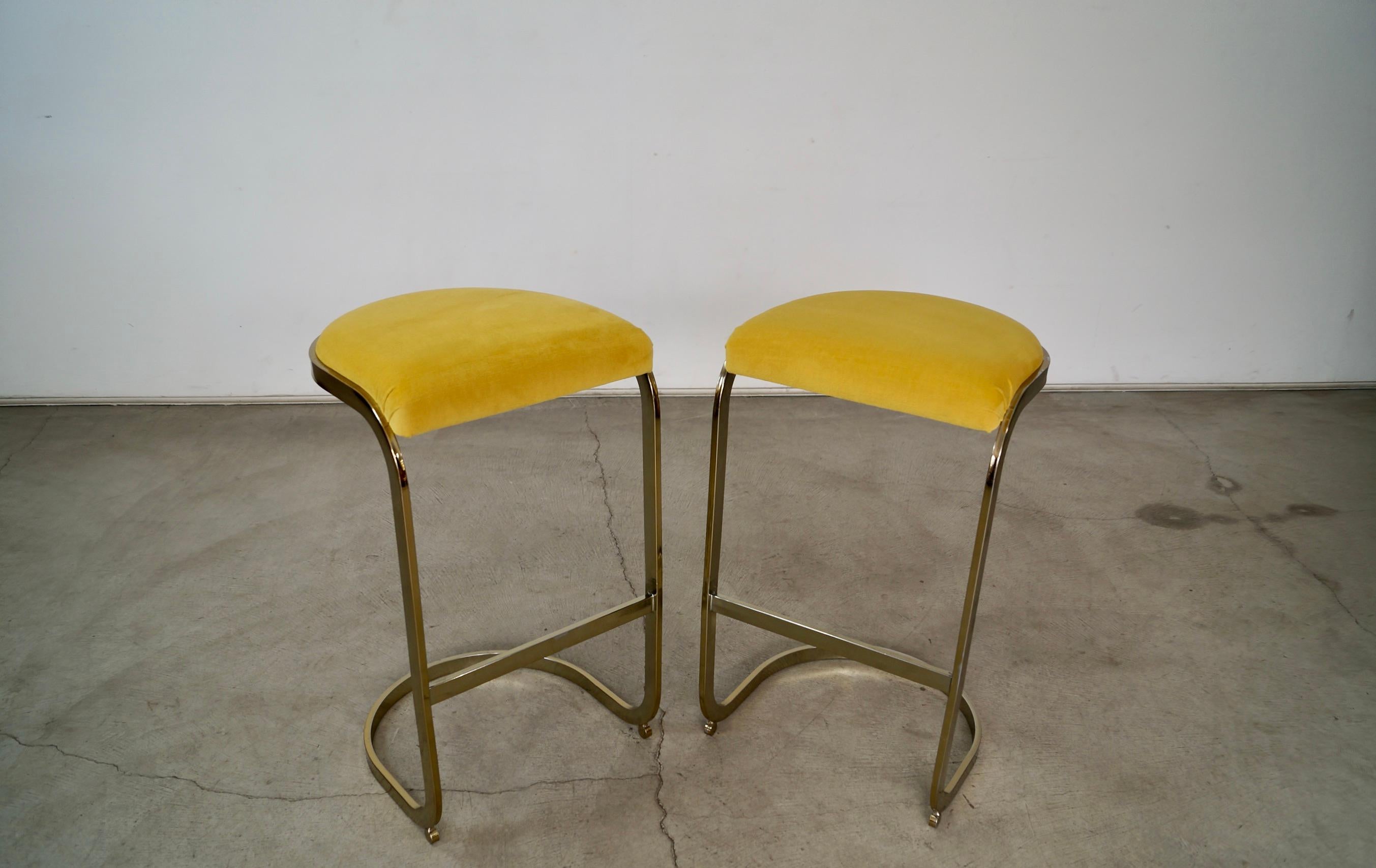 1980's Pair of Hollywood Regency Baughman Style Cantilever Brass Bar Stools For Sale 2
