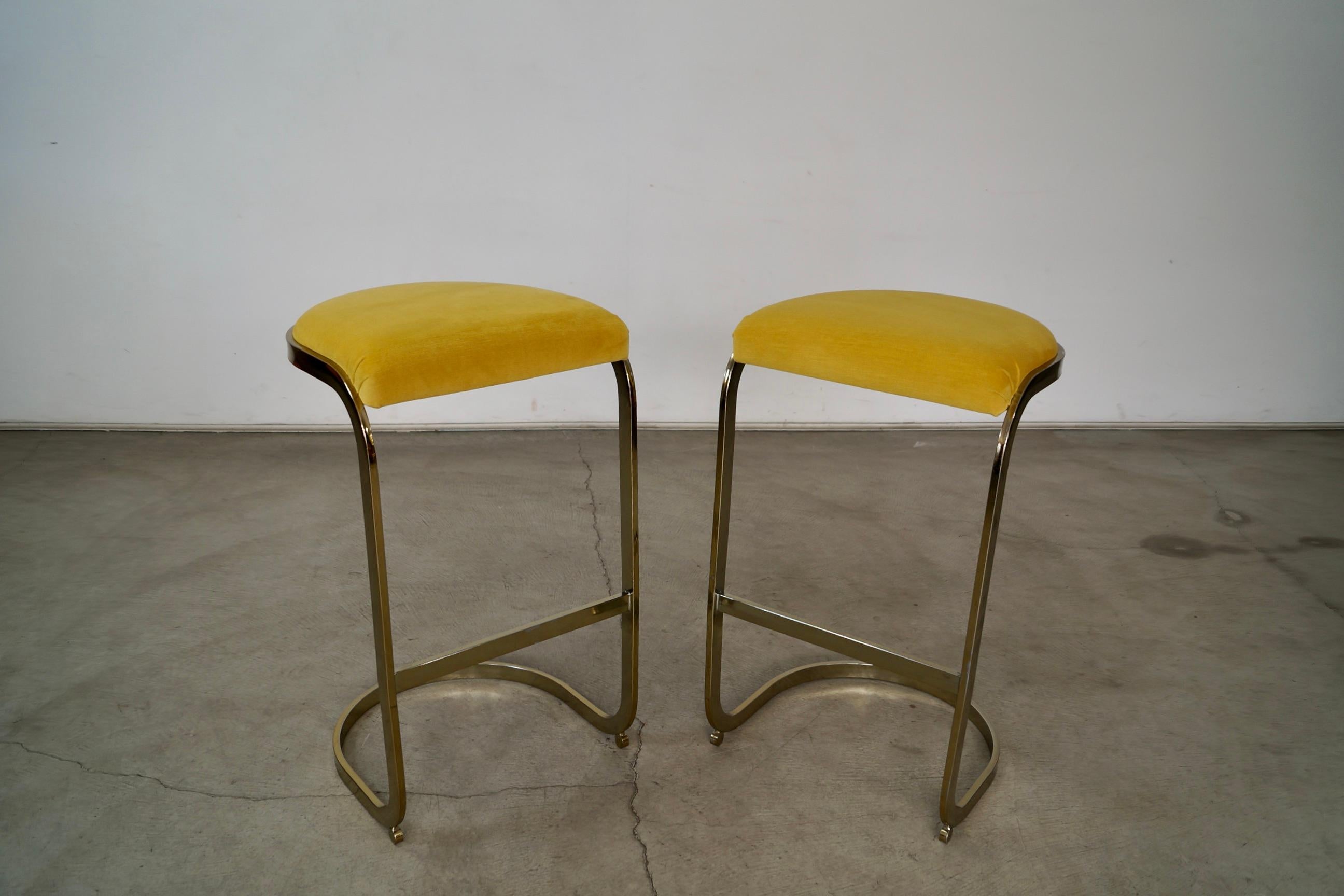 1980's Pair of Hollywood Regency Baughman Style Cantilever Brass Bar Stools For Sale 3