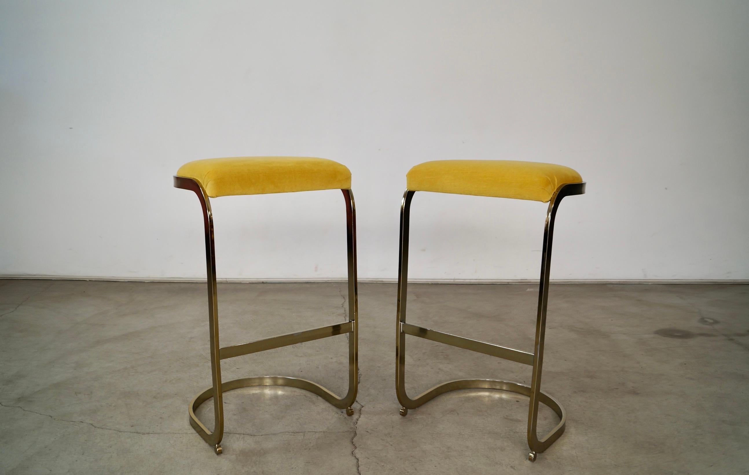 1980's Pair of Hollywood Regency Baughman Style Cantilever Brass Bar Stools For Sale 4
