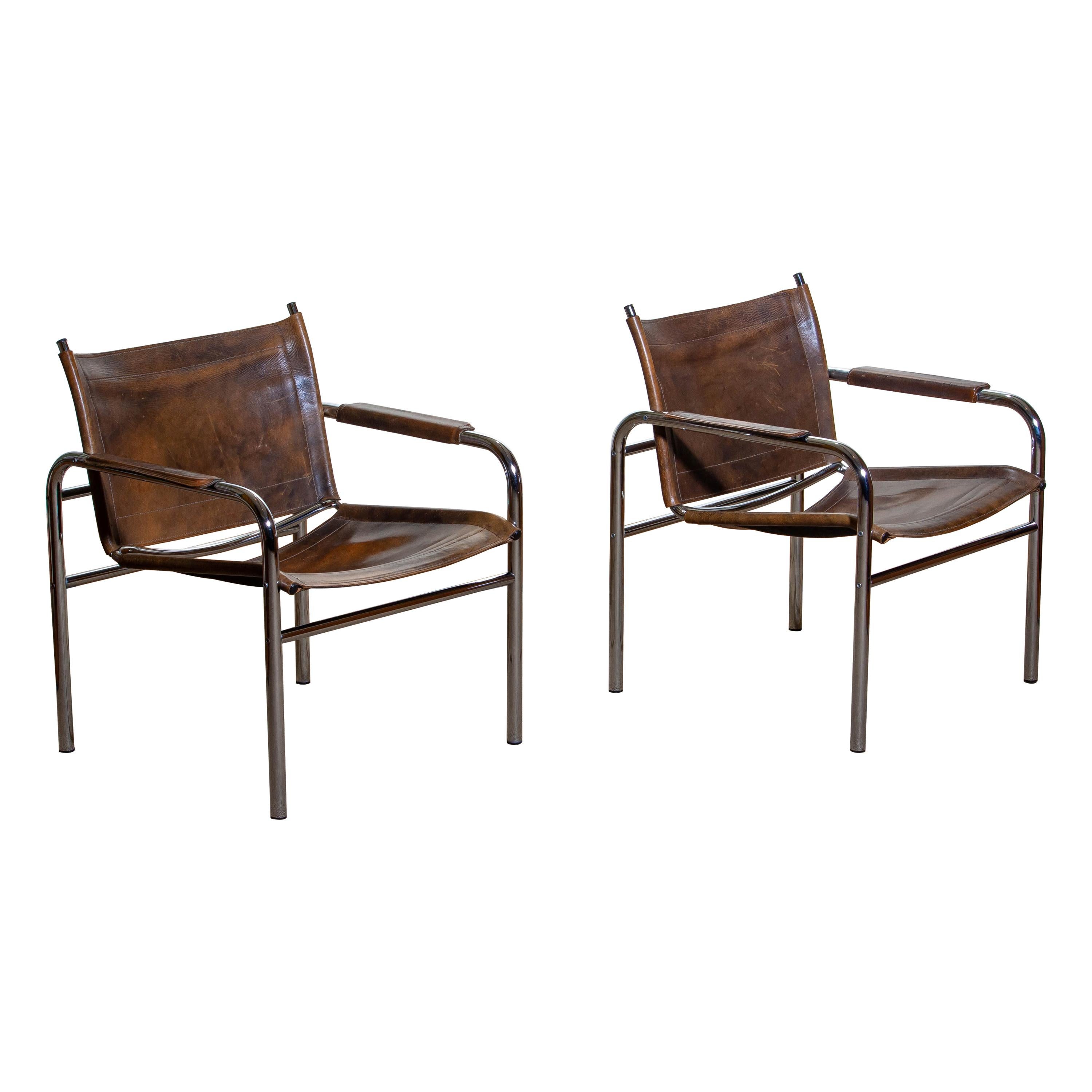 Beautiful pair of armchairs, model Klinte, designed by Tord Björklund, Sweden. The chairs having a tubular chromed steel frame with brown-taupe leather back / seating and armrest with a beautiful patina.
Period 1980.
  