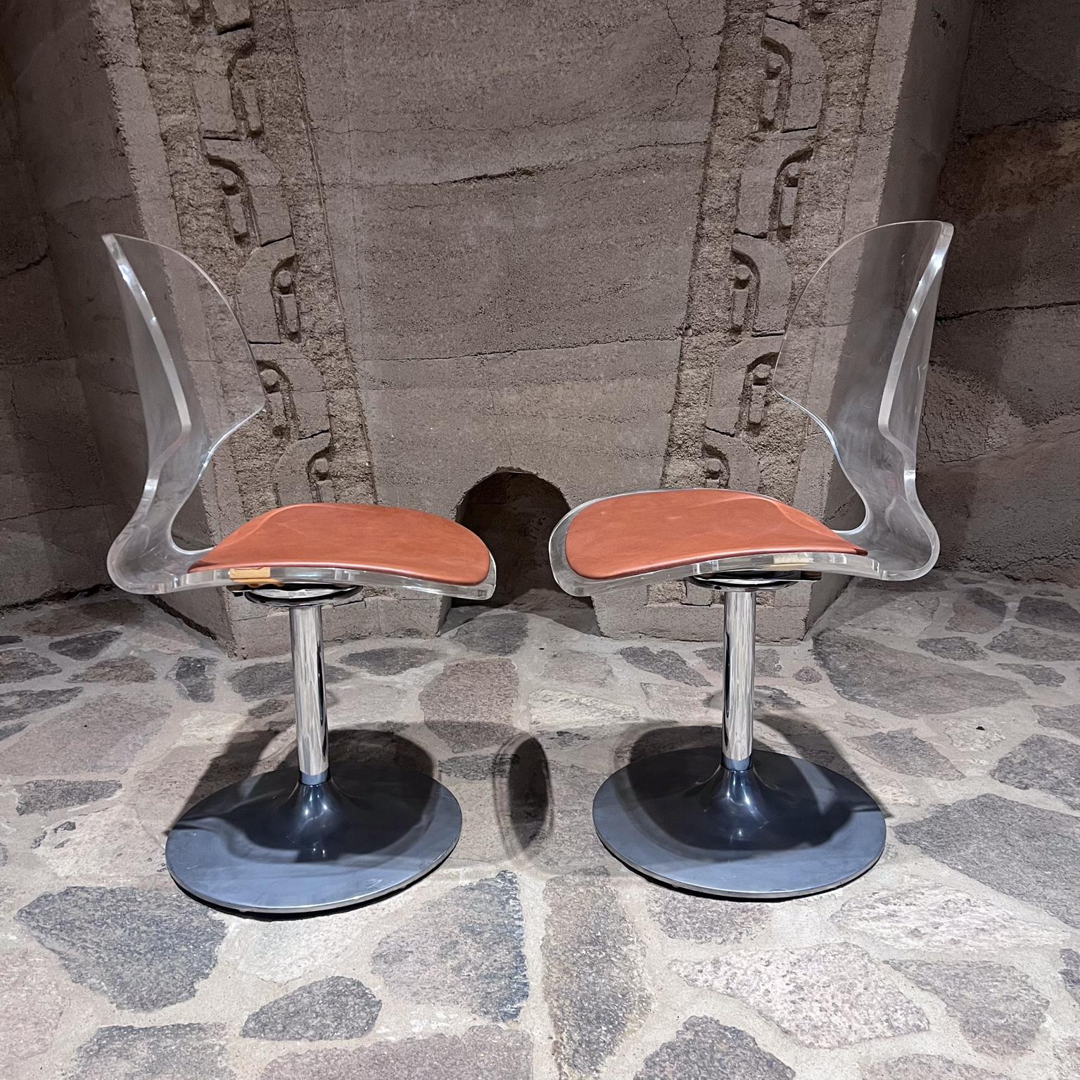 1980s pair of lucite and chrome plated dining chairs swivel feature
after Charles Hollis Jones
Made by Hill Manufacturing
Featured in Scarface film!
Vintage chair presentation lucite has minor scuffs.
New leather and chrome. Aluminum base has been