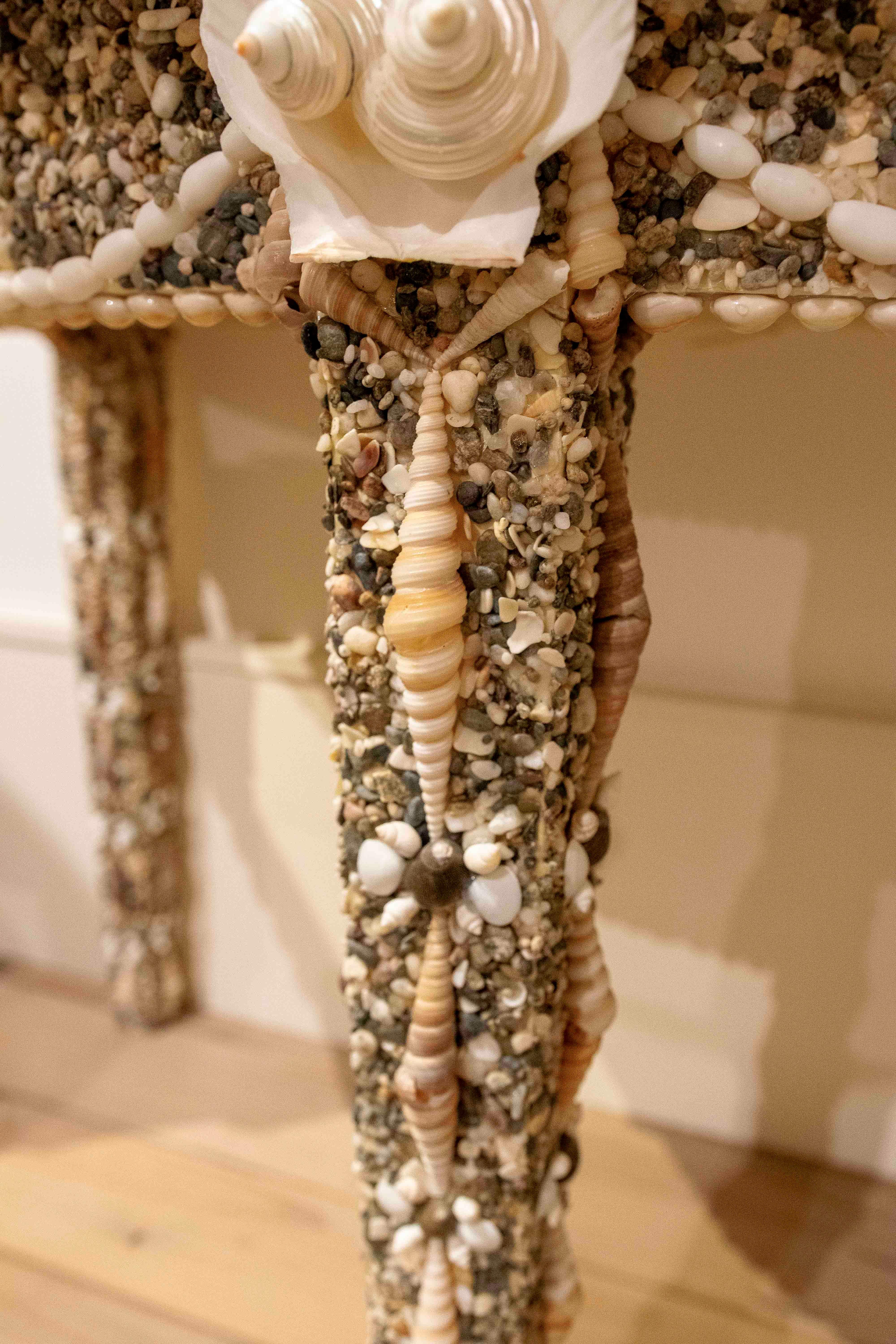 1980s Pair of Marine Consoles Decorated with Shells For Sale 4