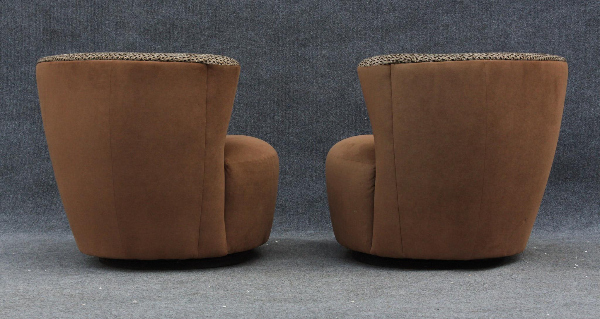 Paire de chaises longues pivotantes The Moderns des années 1980 en daim et plaid brun en vente 2
