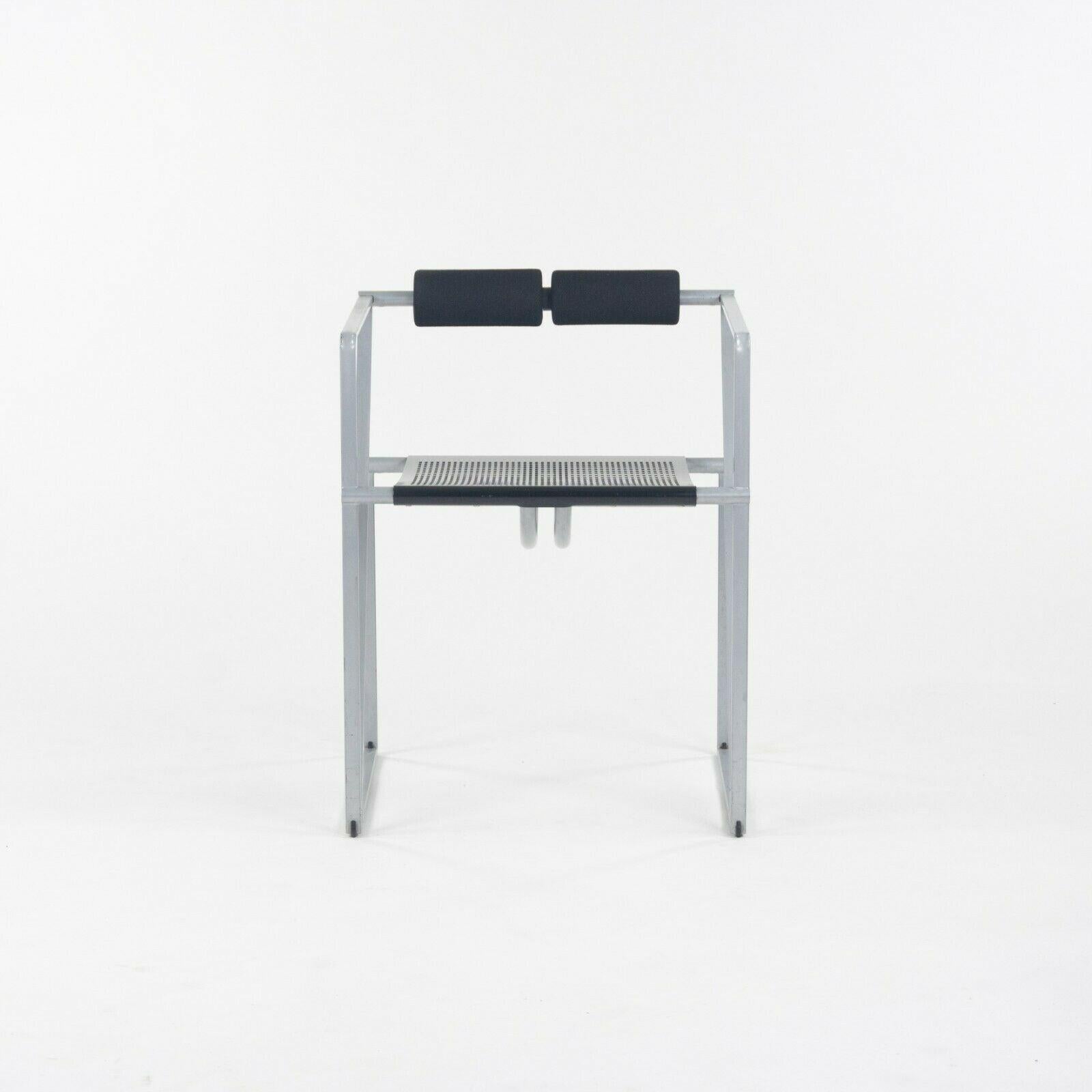 La vente porte sur une paire de fauteuils postmodernes Mario Botta Seconda, produits par Alias vers le milieu des années 1980. Il s'agit d'œuvres magnifiques et emblématiques de Botta, le célèbre architecte et designer industriel. Les chaises ont
