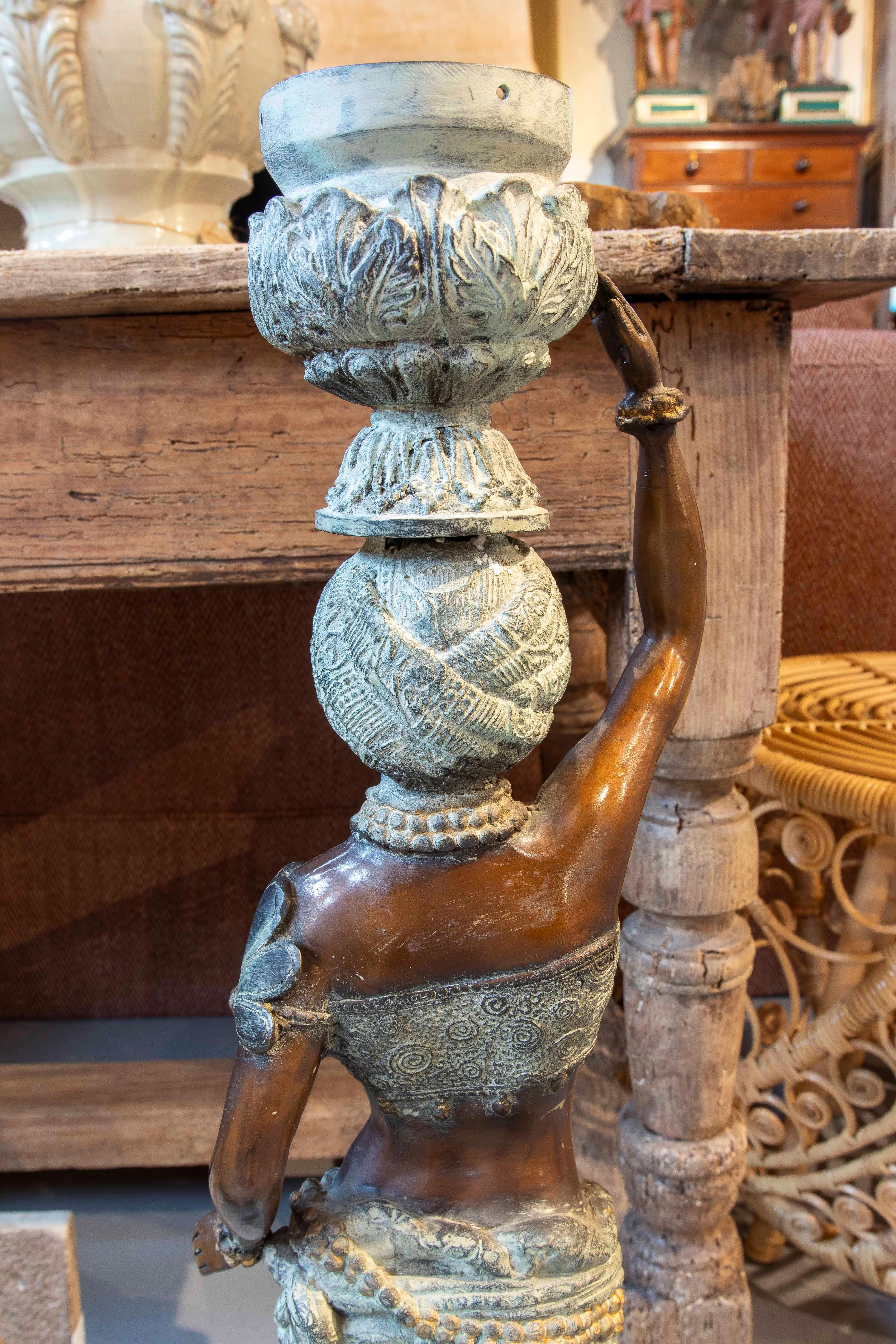 Coppia di sculture di donna e uomo degli anni '80 in stile arabo in vendita 5