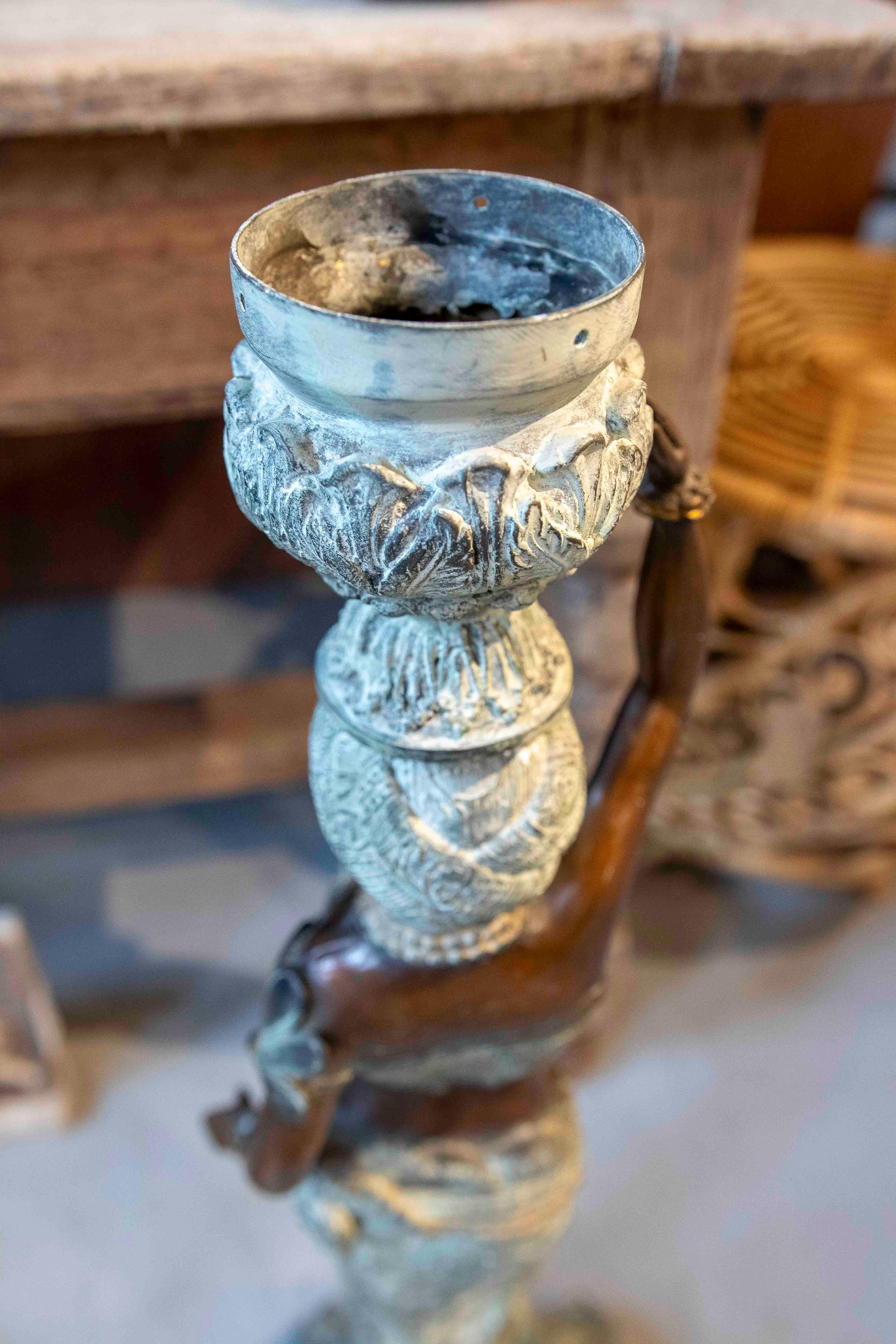 Coppia di sculture di donna e uomo degli anni '80 in stile arabo in vendita 10