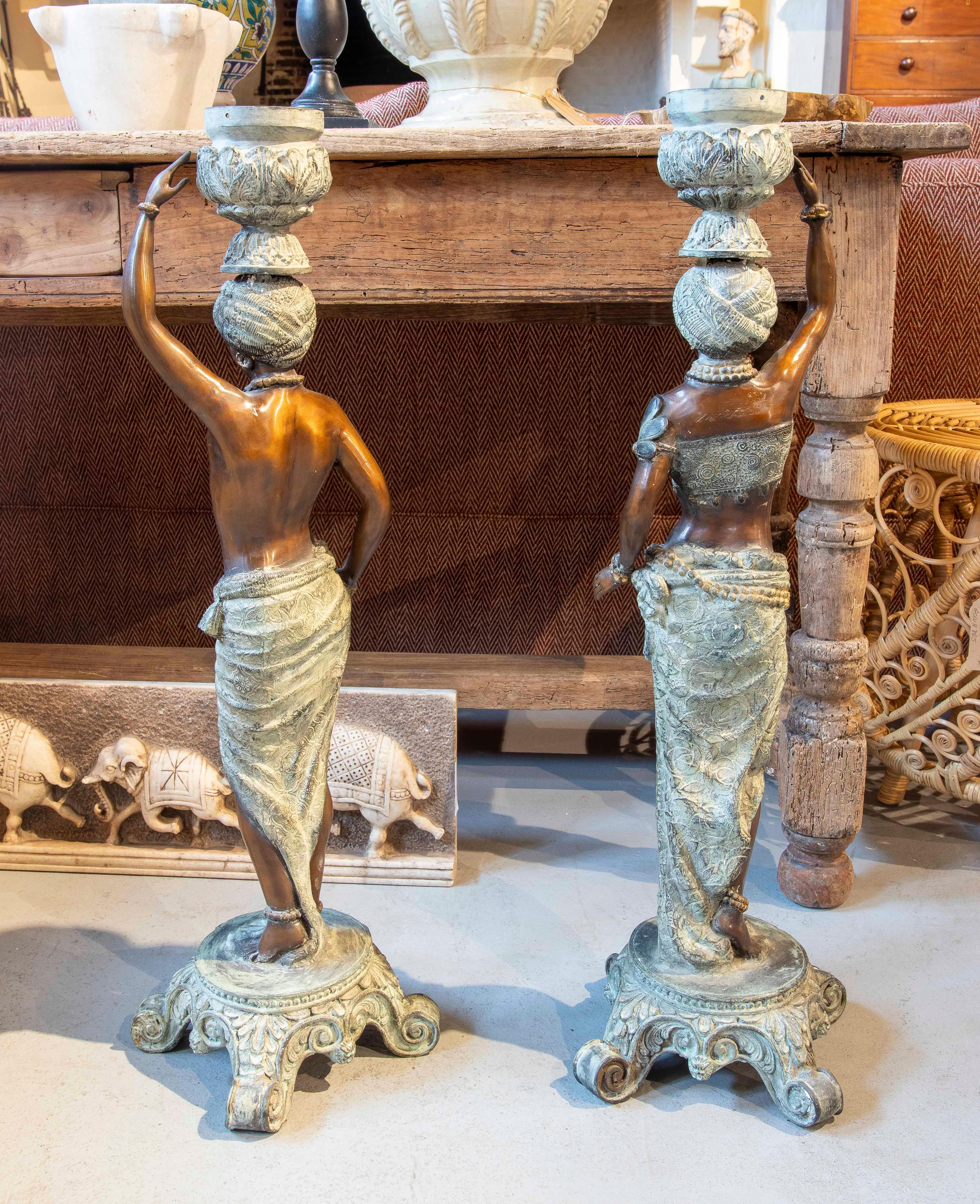 Coppia di sculture di donna e uomo degli anni '80 in stile arabo in vendita 4