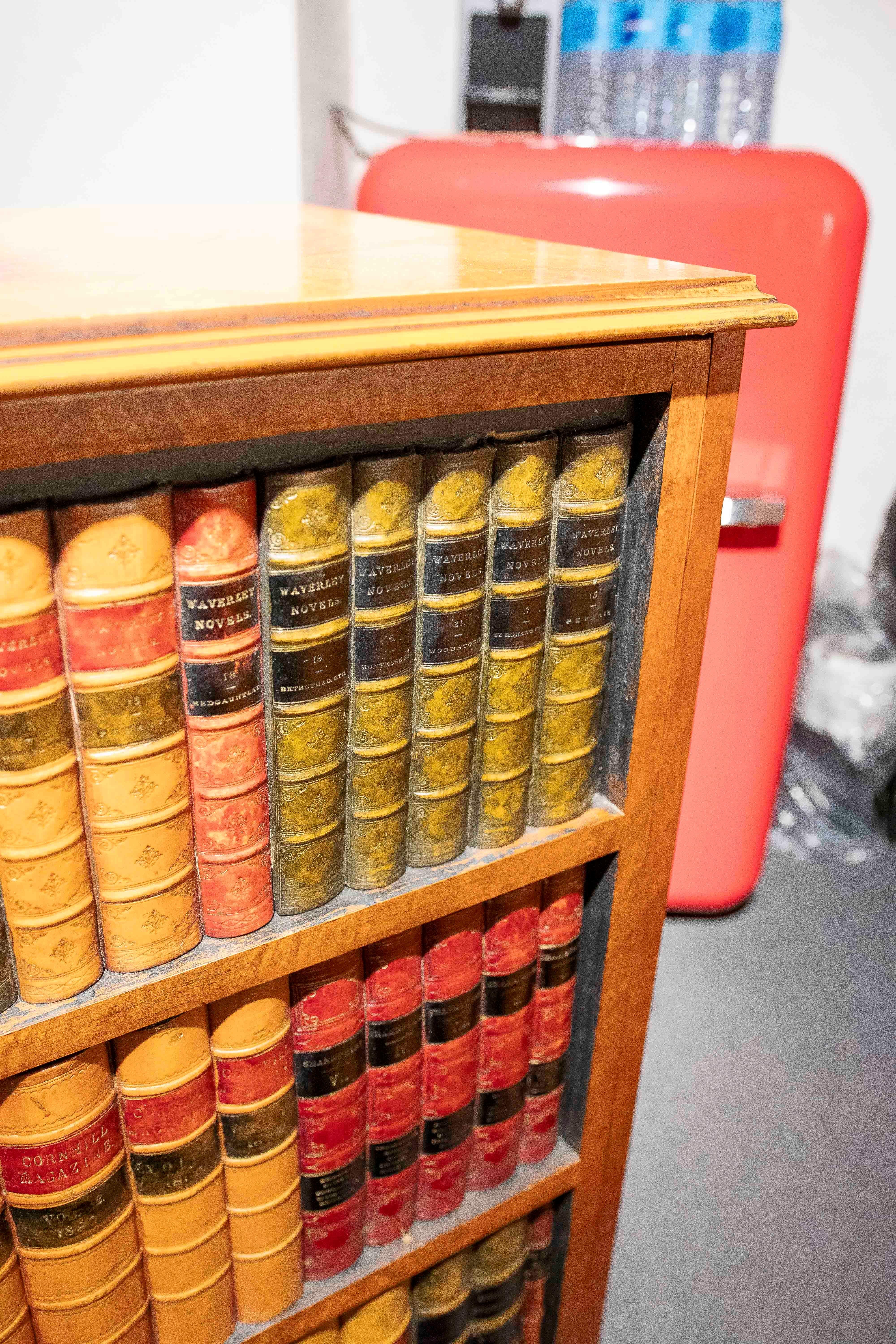 Coppia di mobili Secretaire degli anni '80 con mensole e libreria di design in vendita 11
