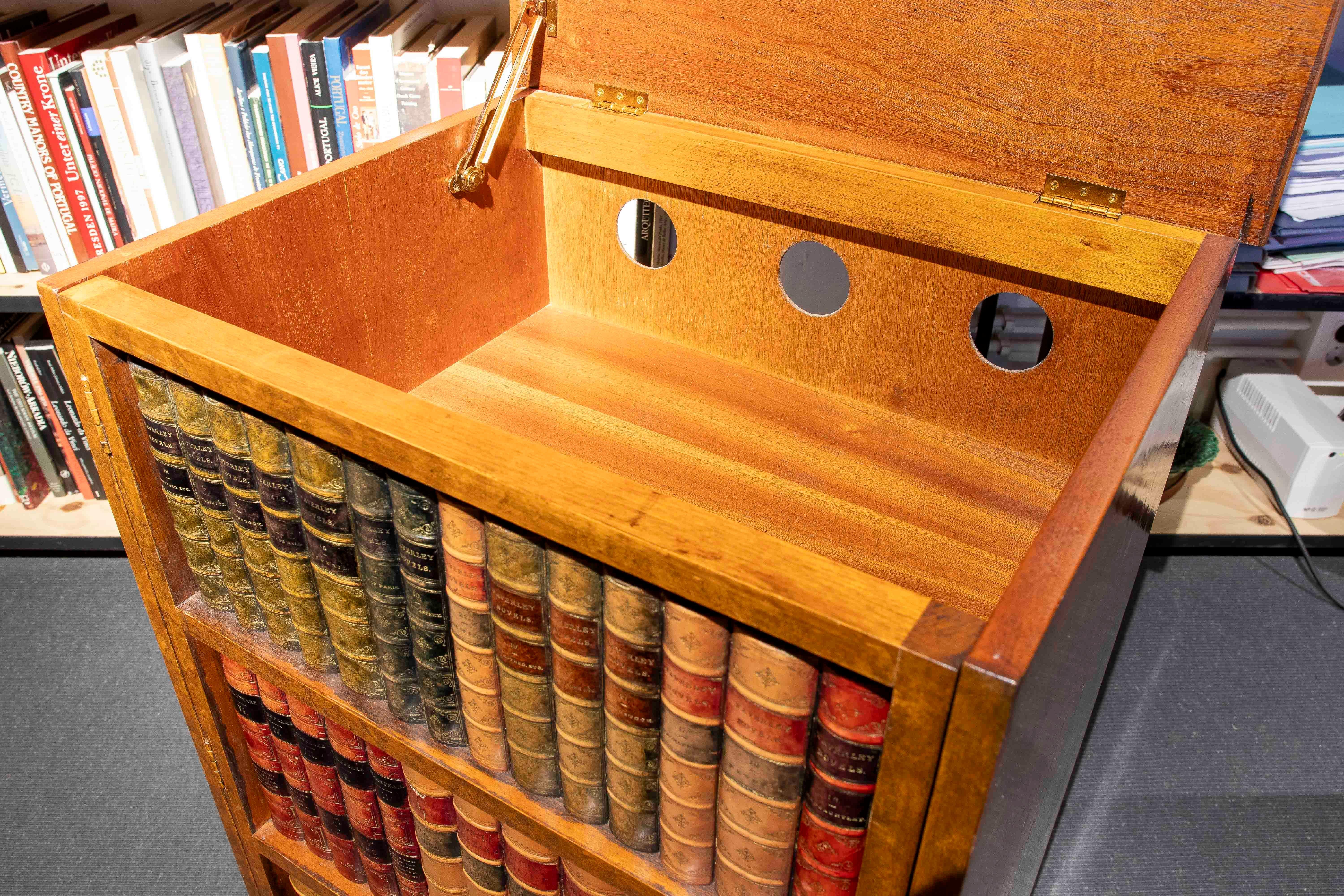 Fine XX secolo Coppia di mobili Secretaire degli anni '80 con mensole e libreria di design in vendita