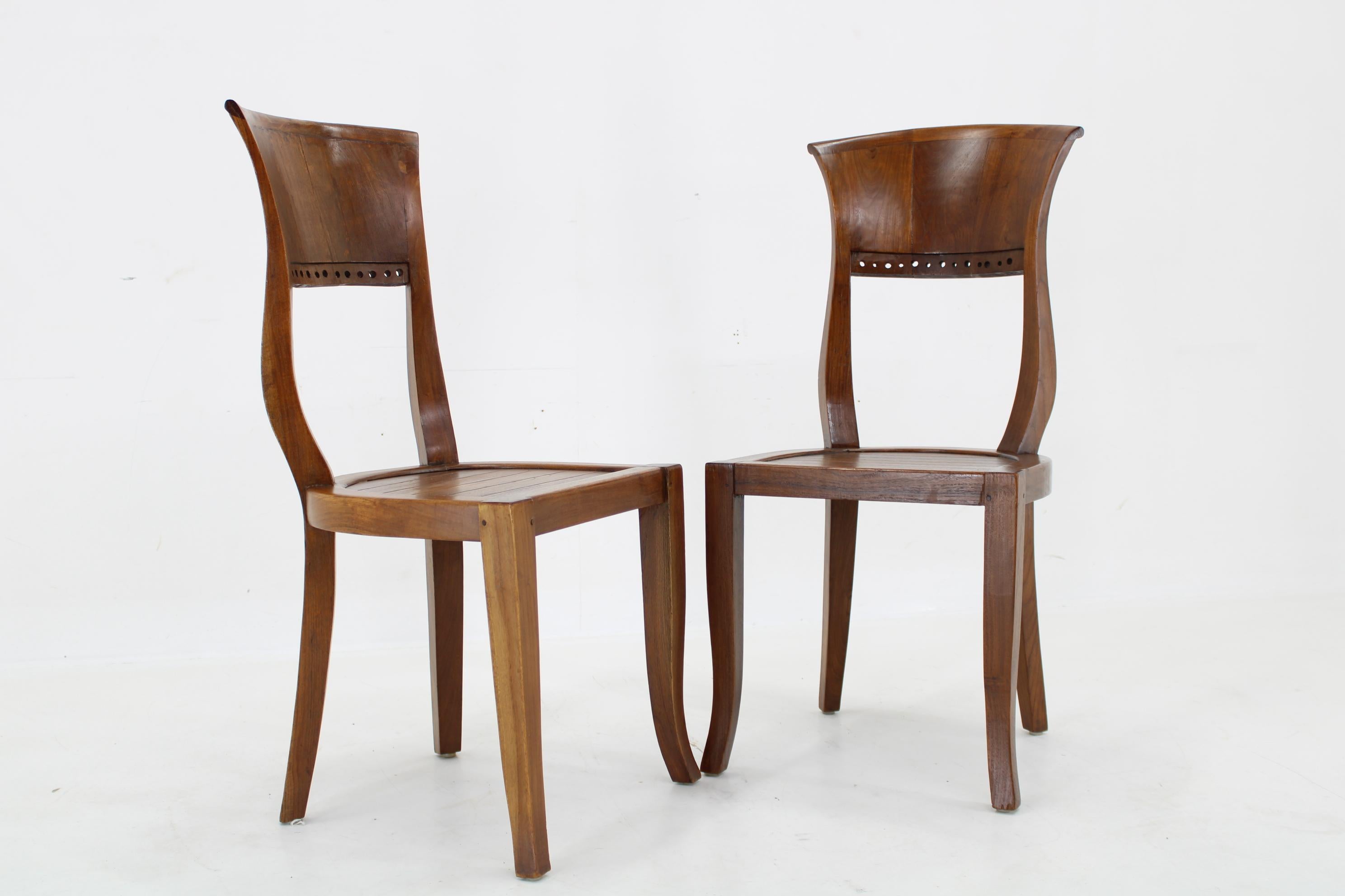 - Teilweise renoviert 
- Guter Zustand mit geringen Gebrauchsspuren  
- anderer Stuhl B:44cm  H:75cm  T:37cm 
- hoch f Sitz 47 cm