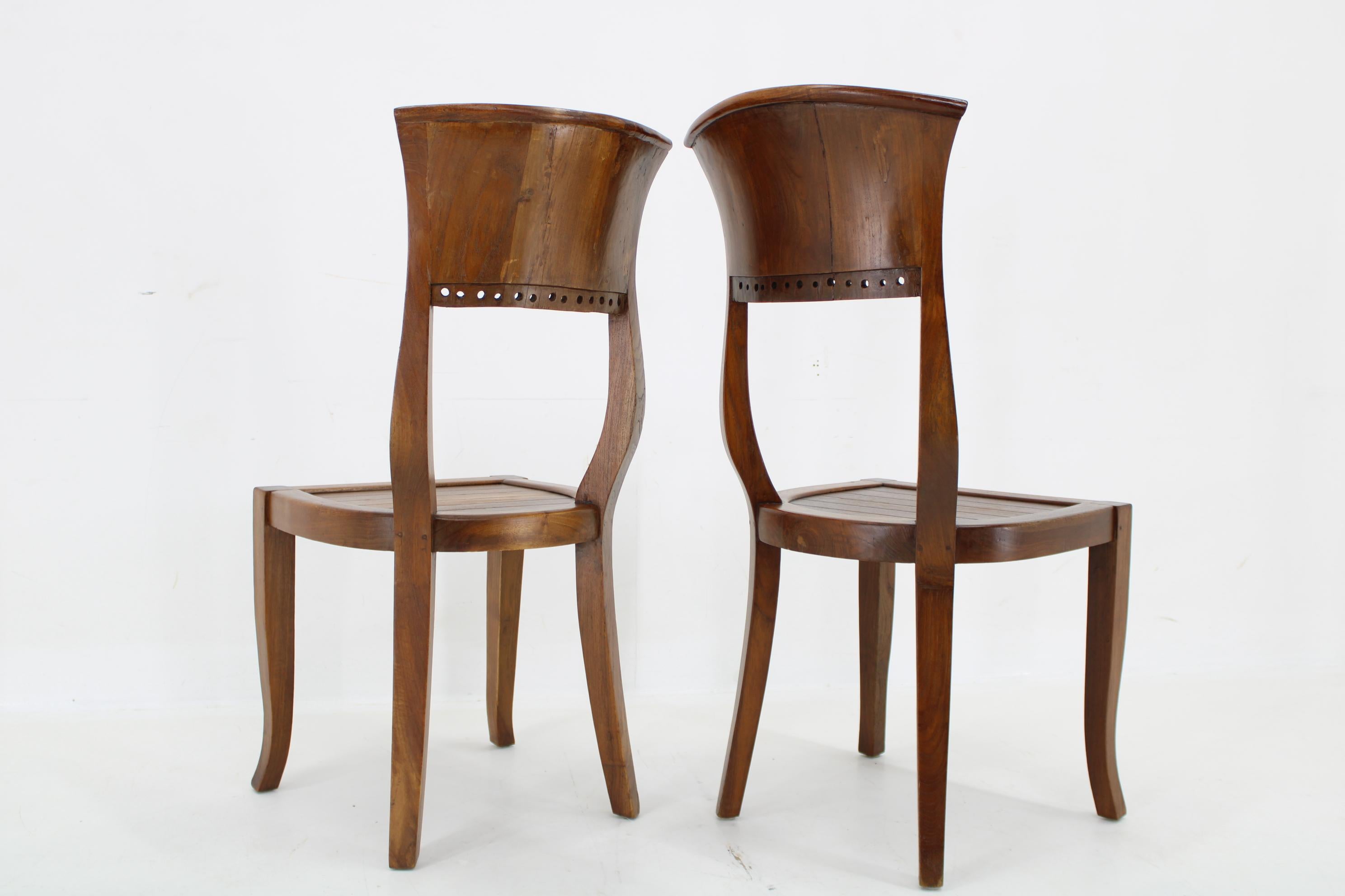  1980s Pair of Solid Teak Chairs, India  In Good Condition For Sale In Praha, CZ