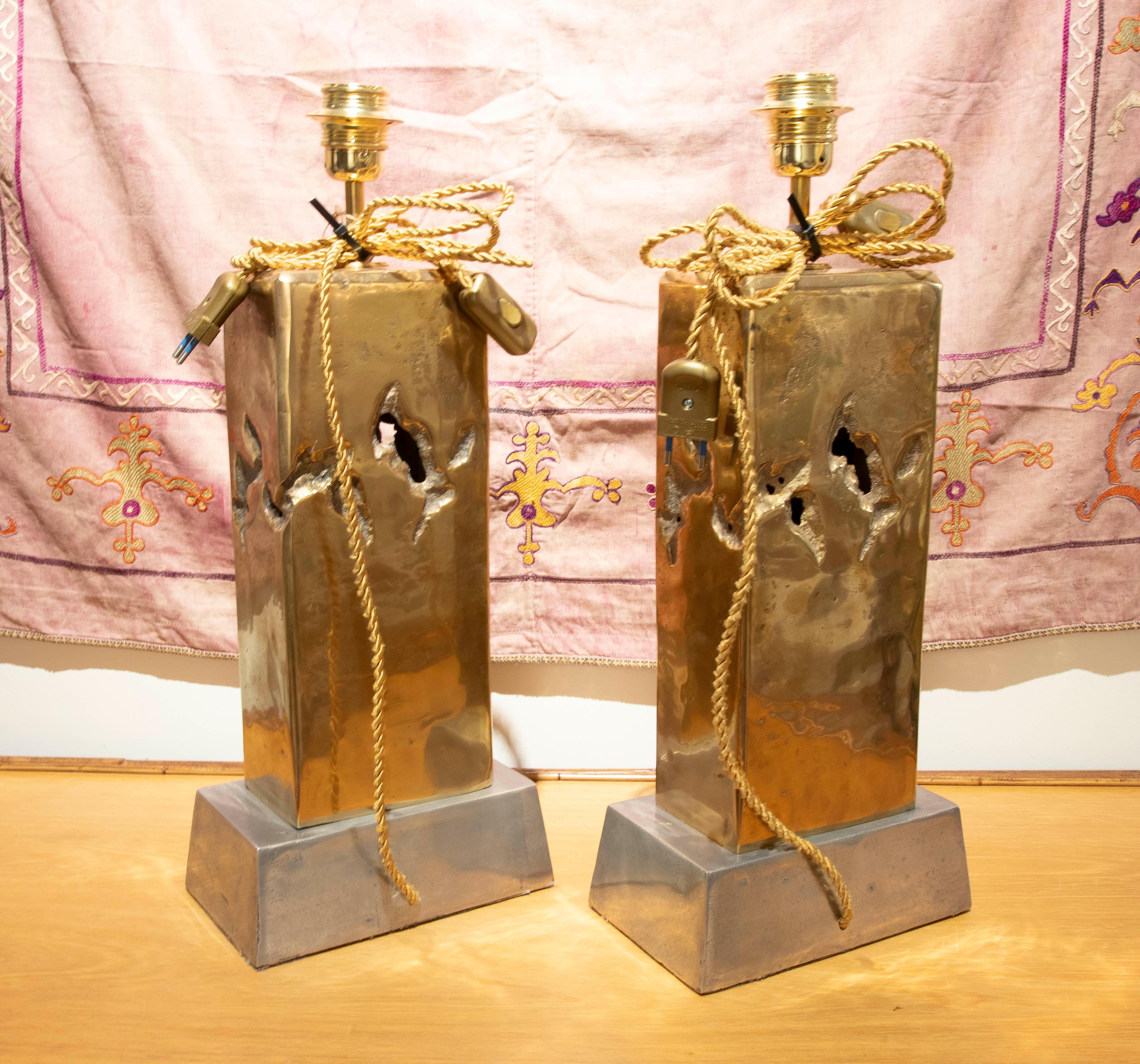 Paire de lampes espagnoles en bronze par l'artiste David Marshall, années 1980 Bon état - En vente à Marbella, ES