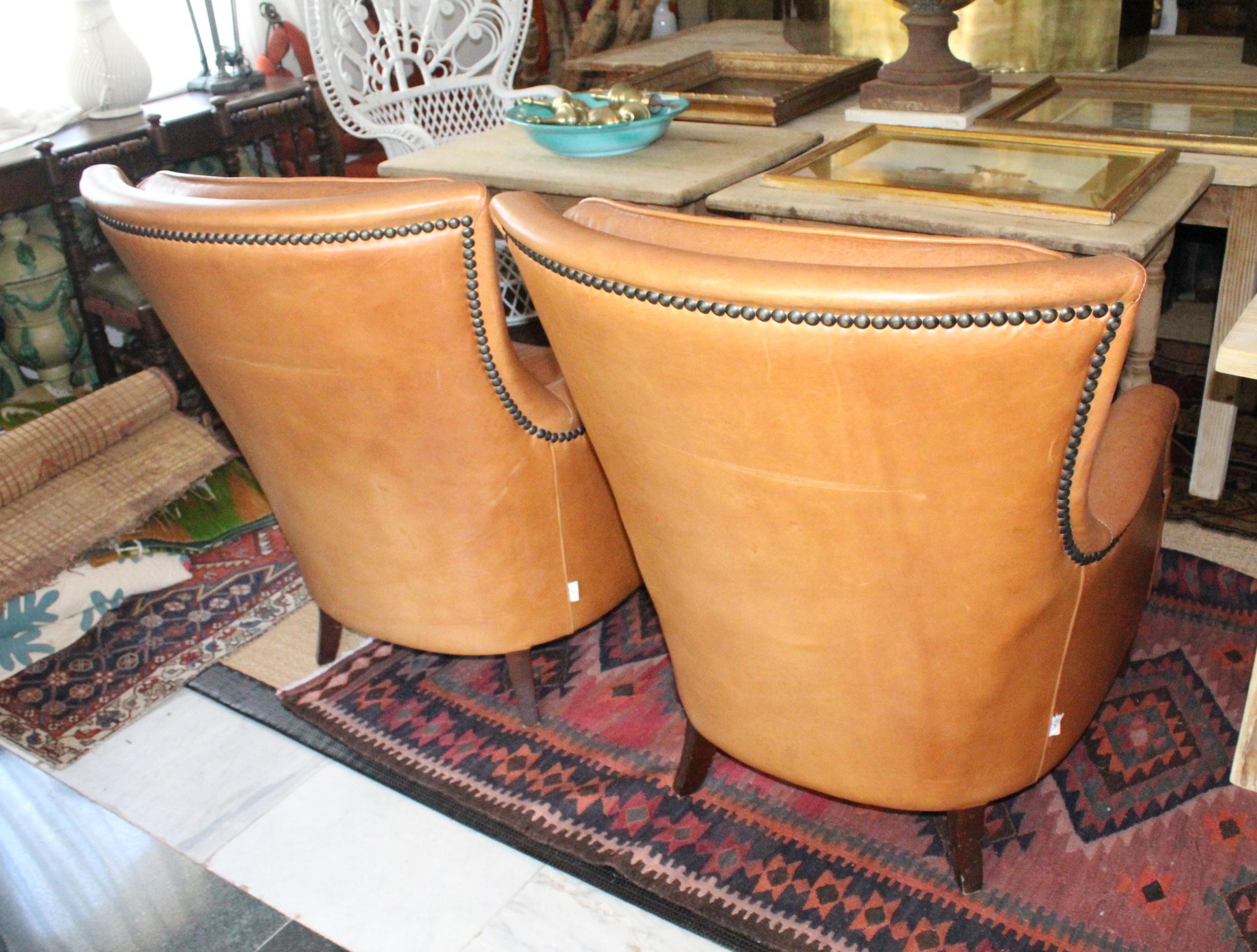 1980s Pair of Spanish Leather Armchairs For Sale 5