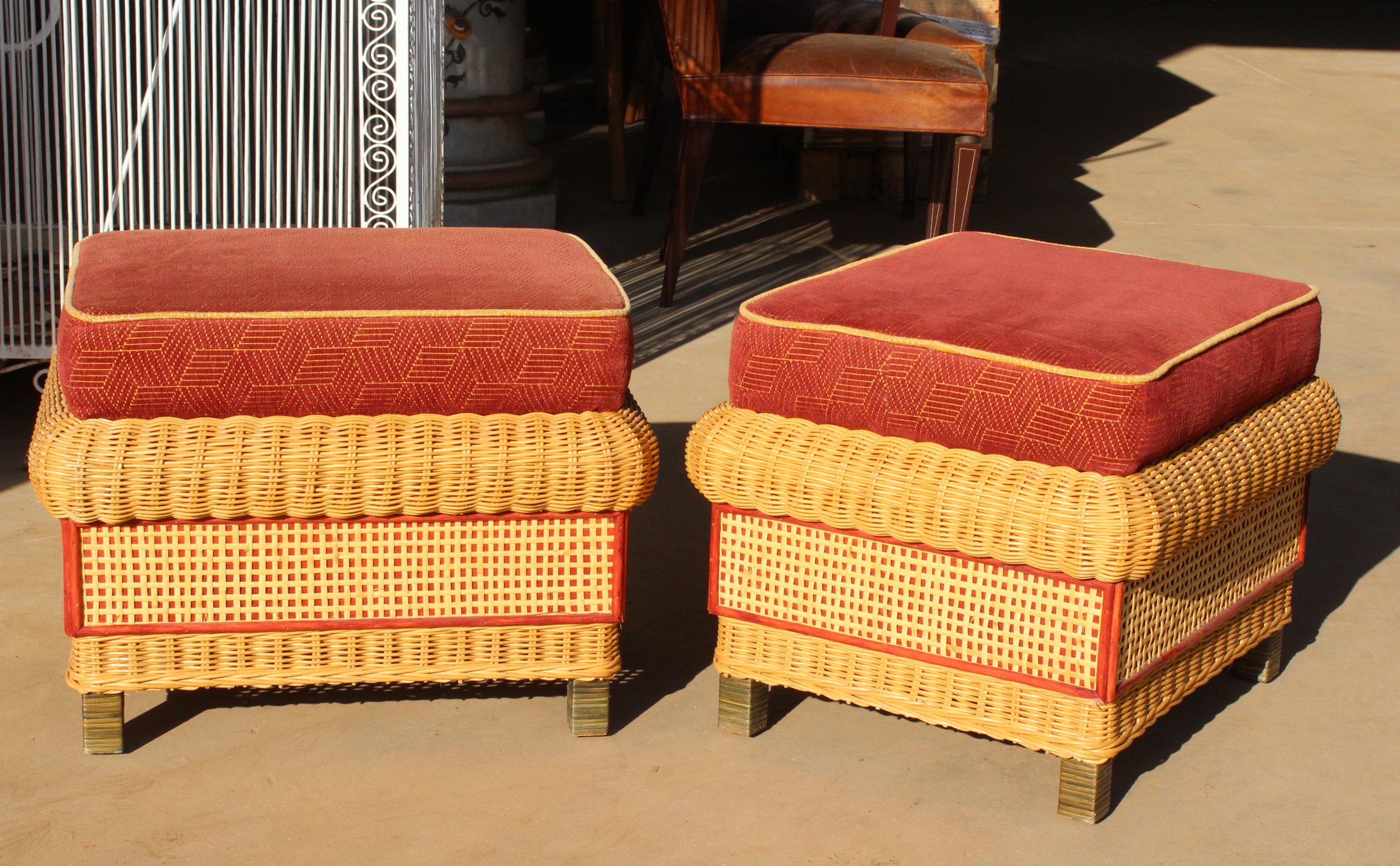 1980s Pair of Spanish Wicker Puffs with Red Cushions (Spanisch)