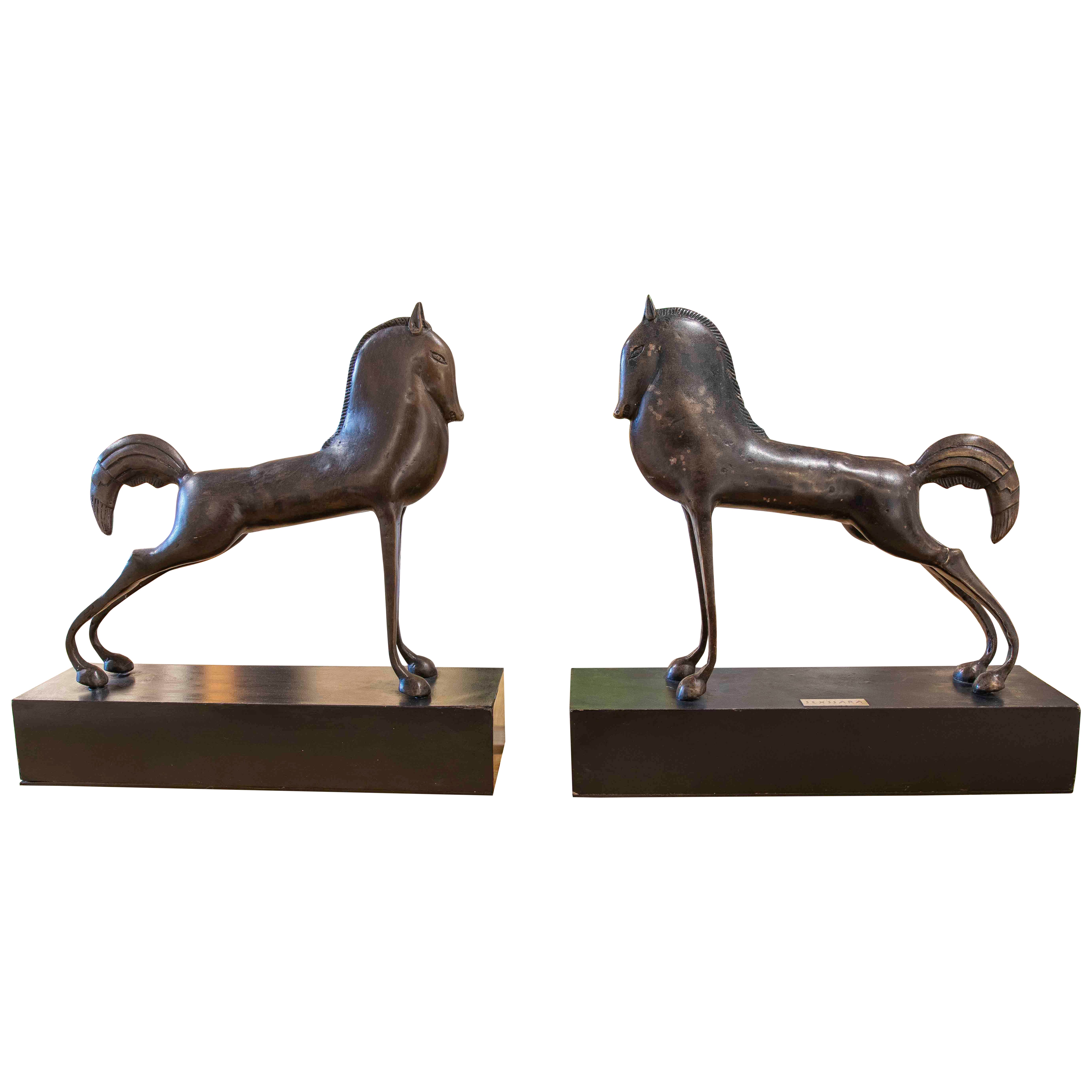 Paire de sculptures de chevaux stylisés des années 1980 en bronze sur base noire