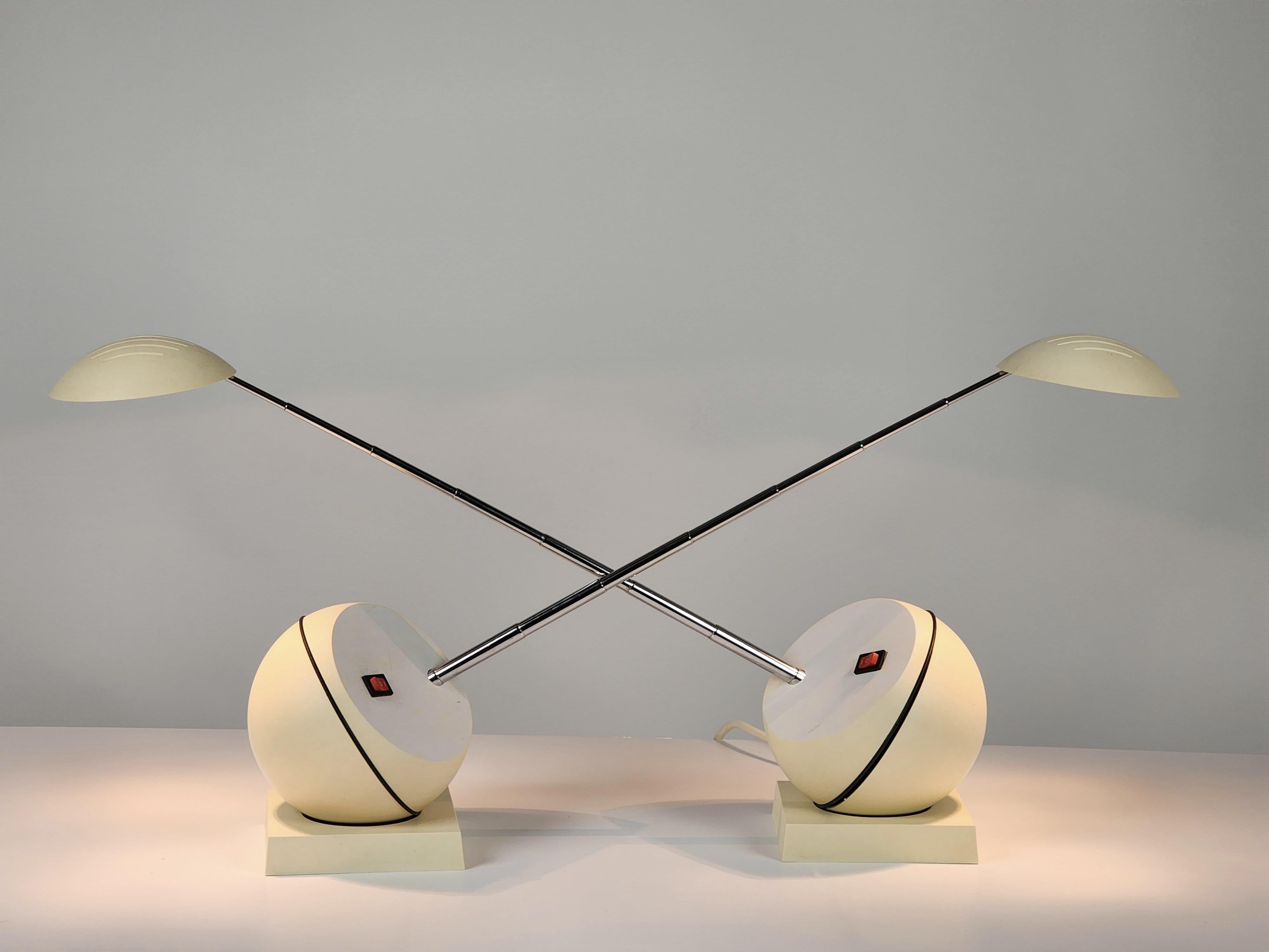 Paire de lampes de table halogènes télescopiques des années 1980, Italie Bon état - En vente à St- Leonard, Quebec