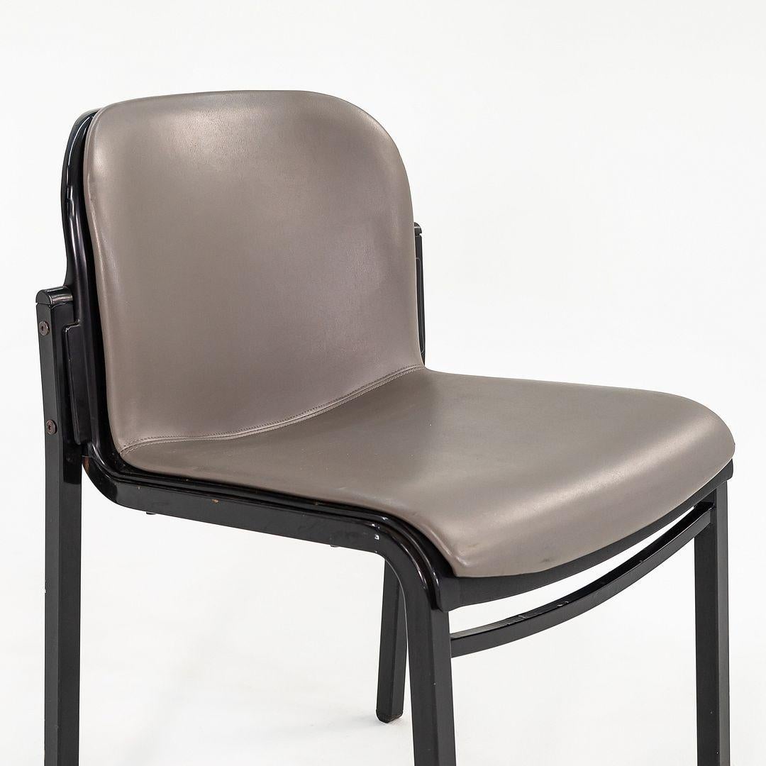 Paire de chaises d'appoint en cuir gris Thonet des années 1980 en vente 4