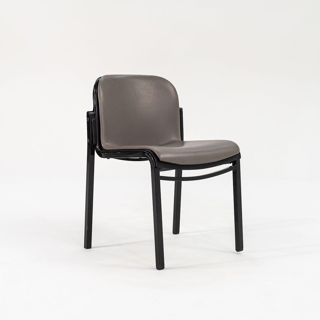 Moderne Paire de chaises d'appoint en cuir gris Thonet des années 1980 en vente