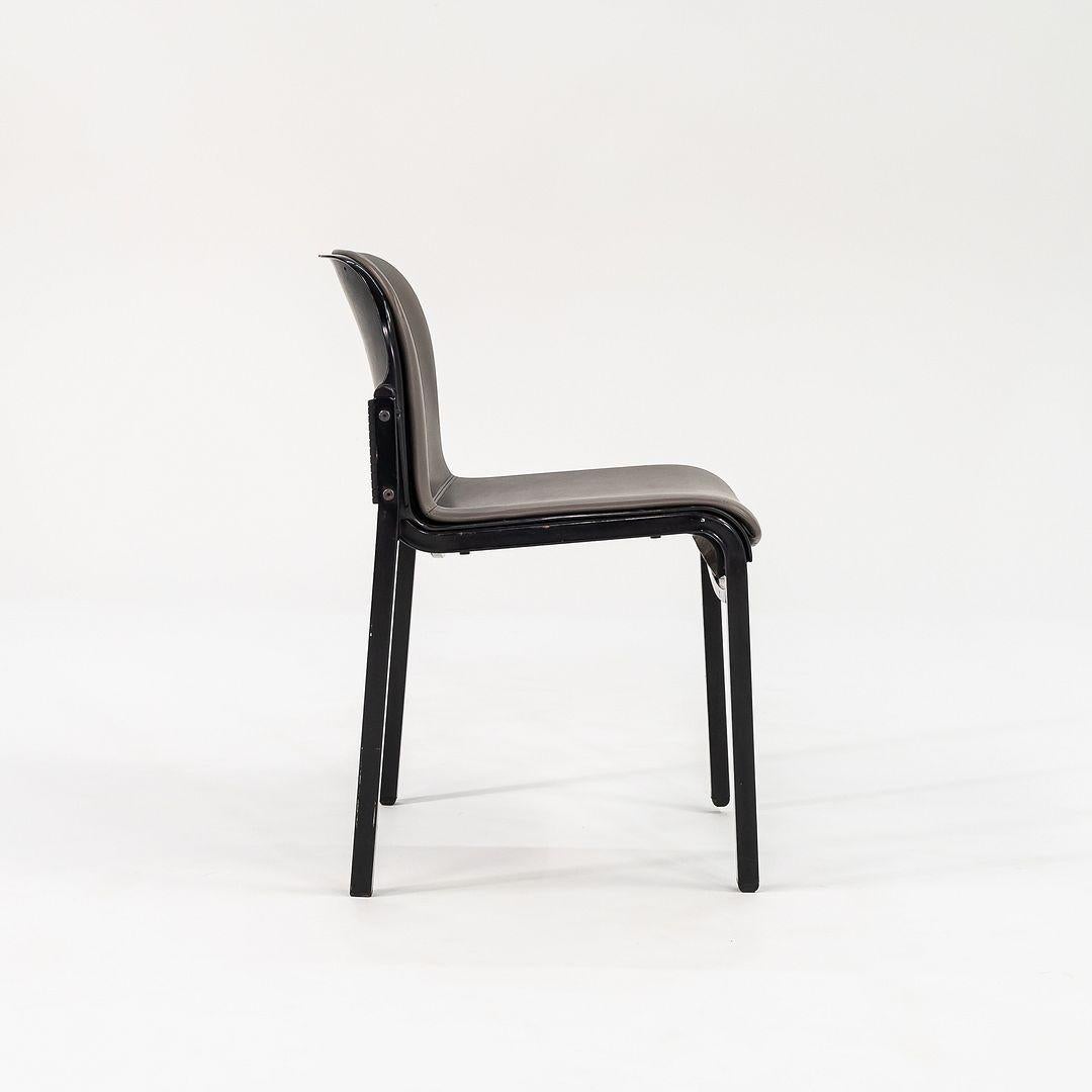 Américain Paire de chaises d'appoint en cuir gris Thonet des années 1980 en vente