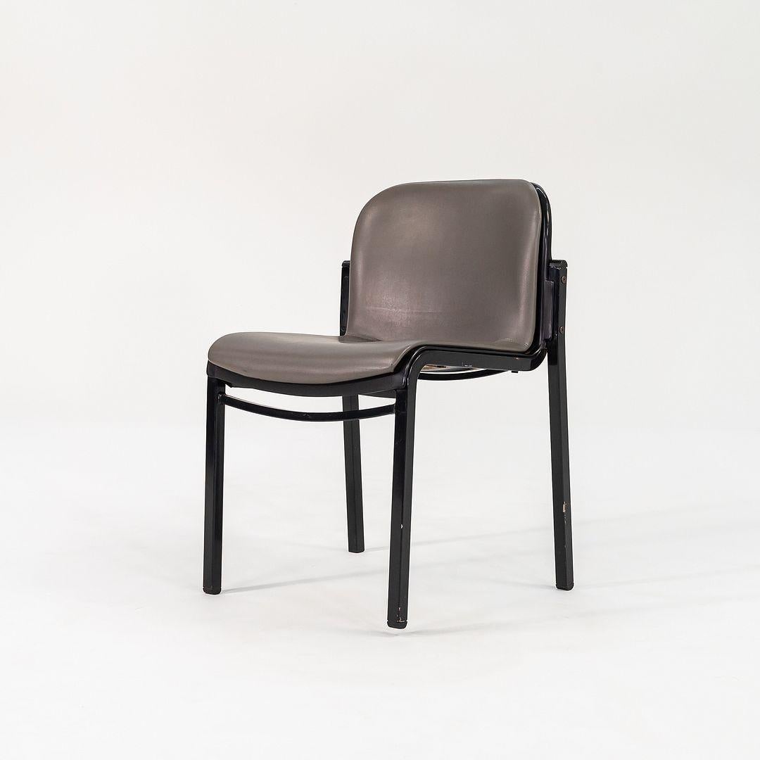 Paire de chaises d'appoint en cuir gris Thonet des années 1980 Bon état - En vente à Philadelphia, PA