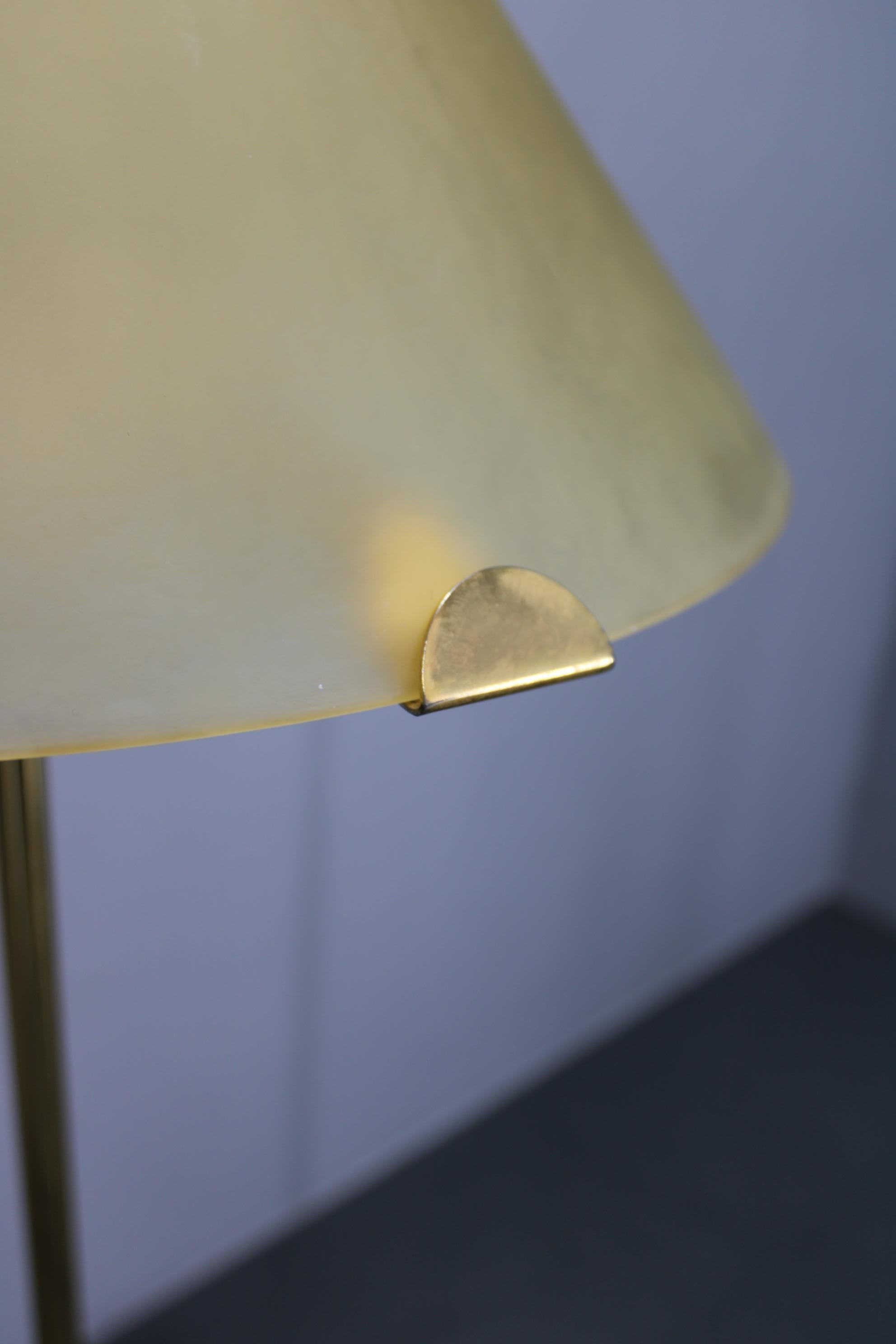 Coppia di lampade da terra anni '80 di VeArt Murano con finitura in ottone, Italia in vendita 5