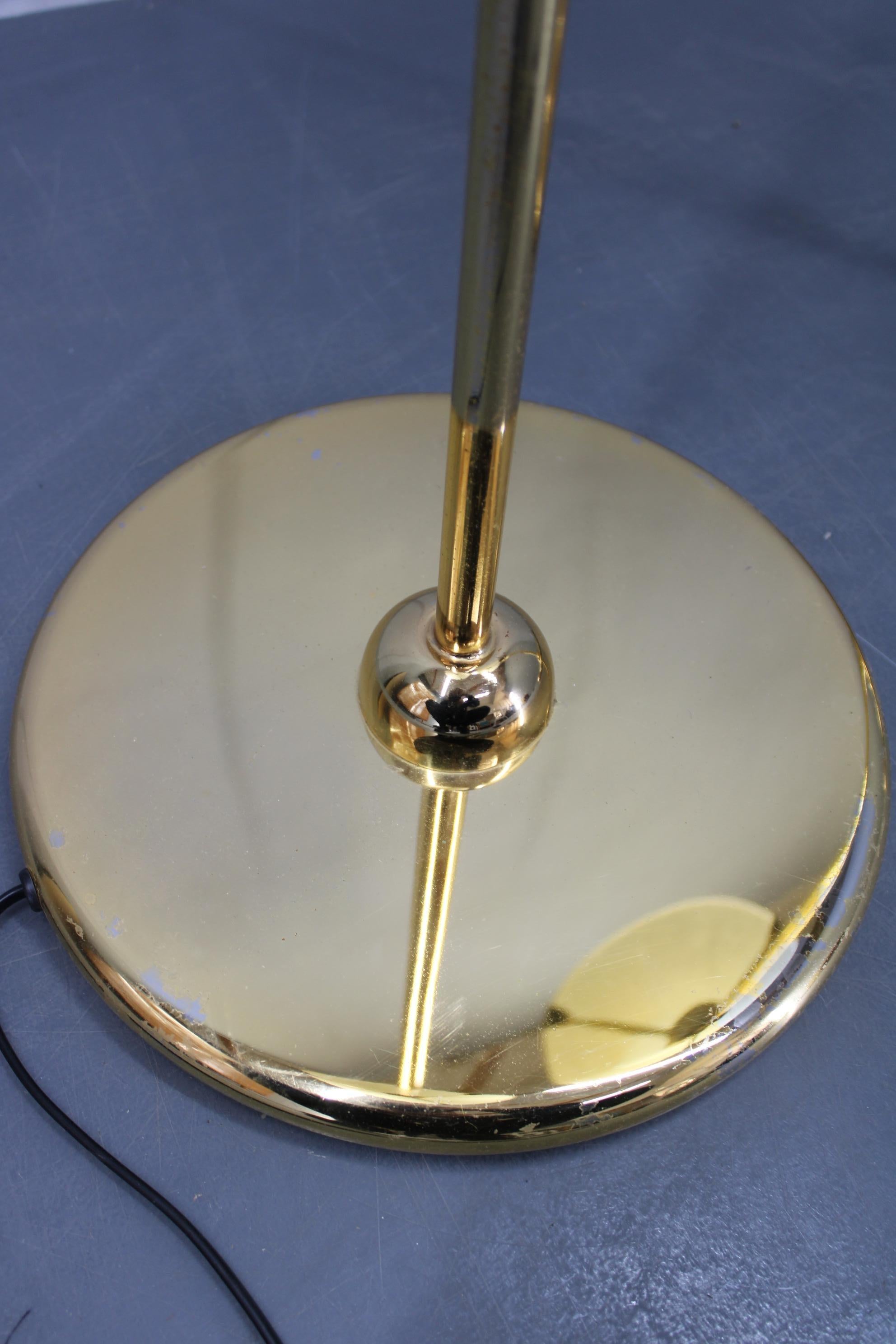 Coppia di lampade da terra anni '80 di VeArt Murano con finitura in ottone, Italia in vendita 2