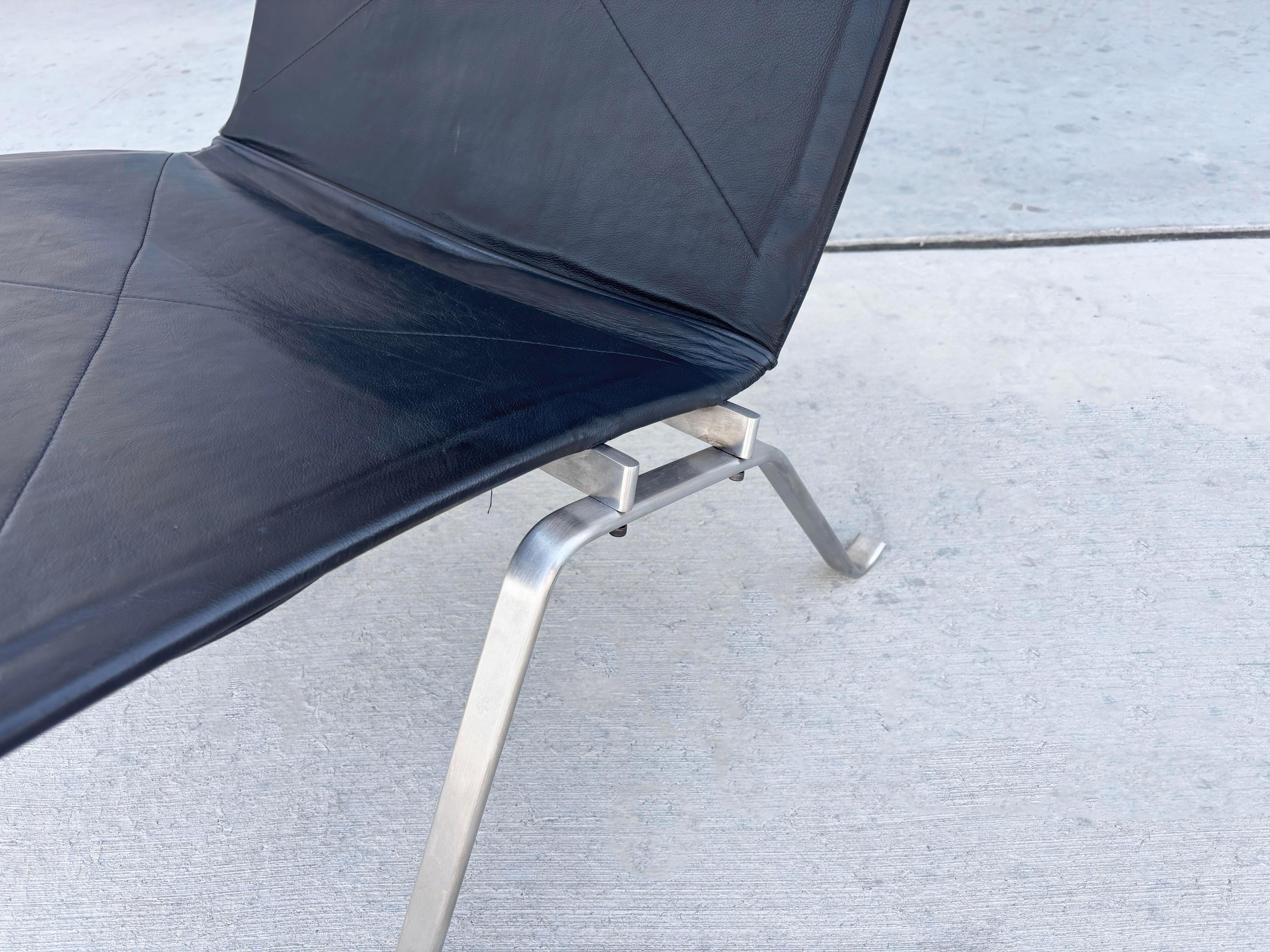 Paire de chaises longues en cuir Pk22 des années 1980, d'après Poul Kjaerholm en vente 6