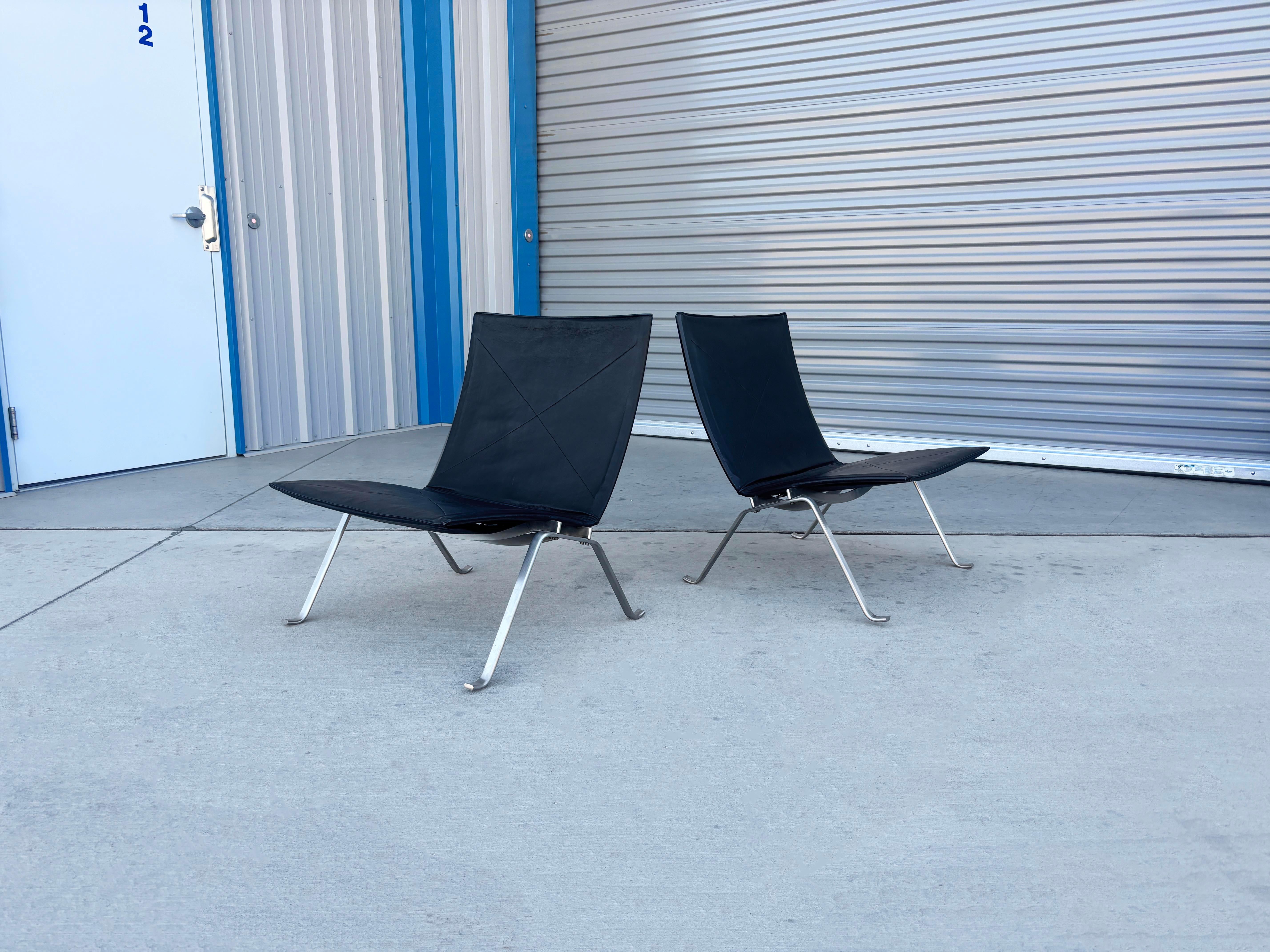 Acier Paire de chaises longues en cuir Pk22 des années 1980, d'après Poul Kjaerholm en vente