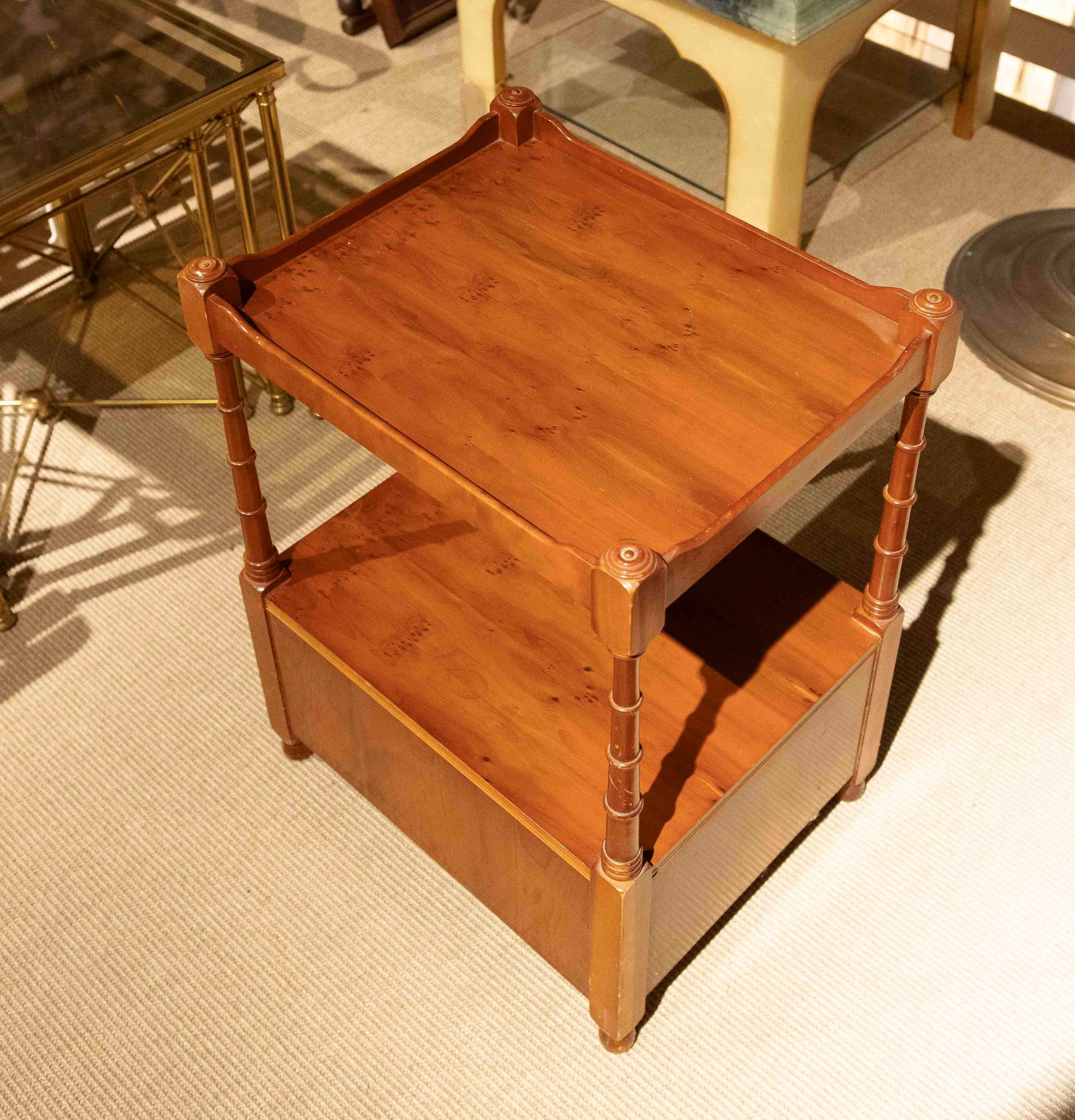 Pareja de mesas auxiliares vintage de madera con cajones, años 80 en venta 3