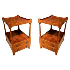Coppia di tavolini in legno vintage con cassetti degli anni '80