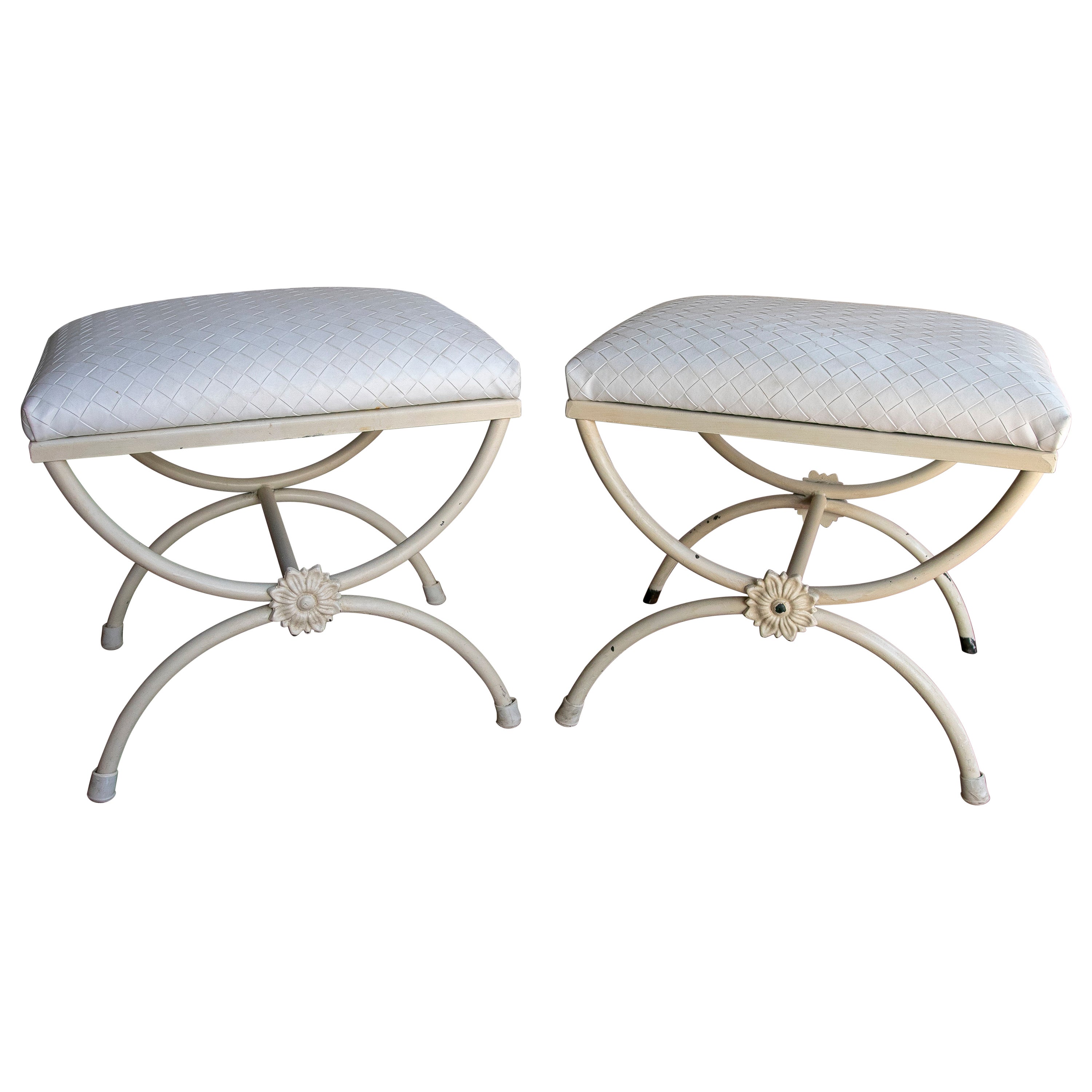 Paire de fauteuils en fer peint en blanc des années 1980