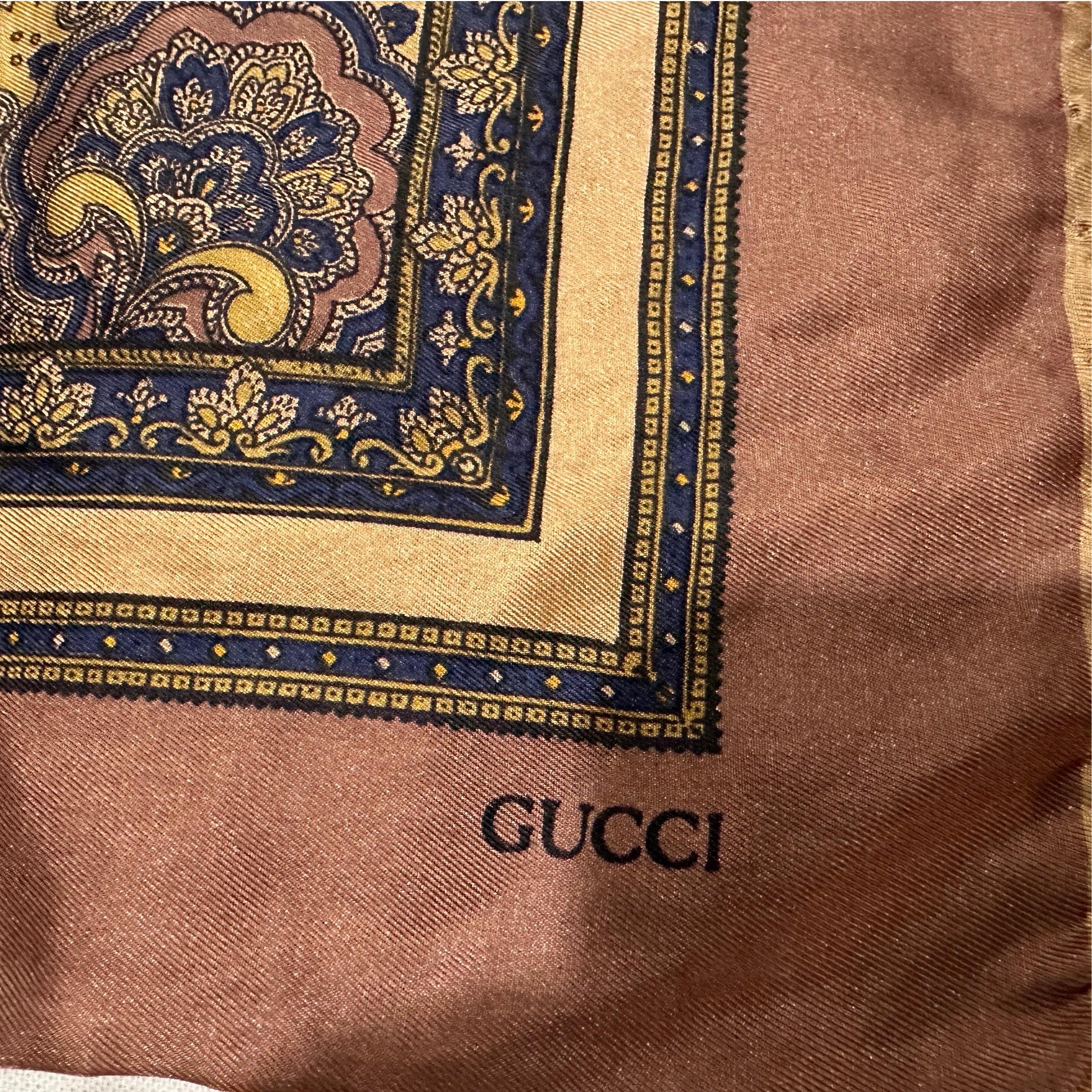 Foulard de seda con estampado de cachemira de los años 80 de Gucci Marrón en venta