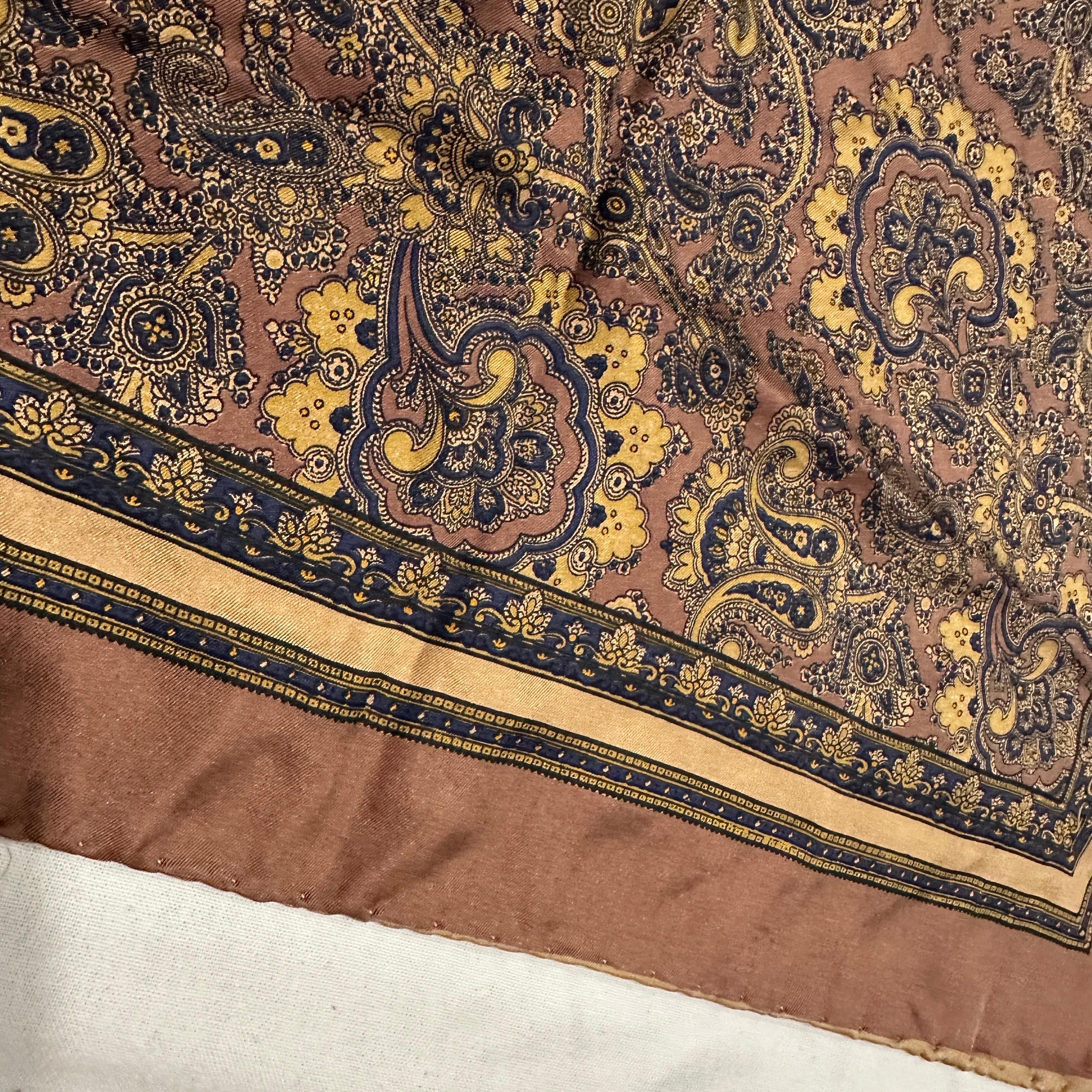 Femenino o masculino Foulard de seda con estampado de cachemira de los años 80 de Gucci en venta