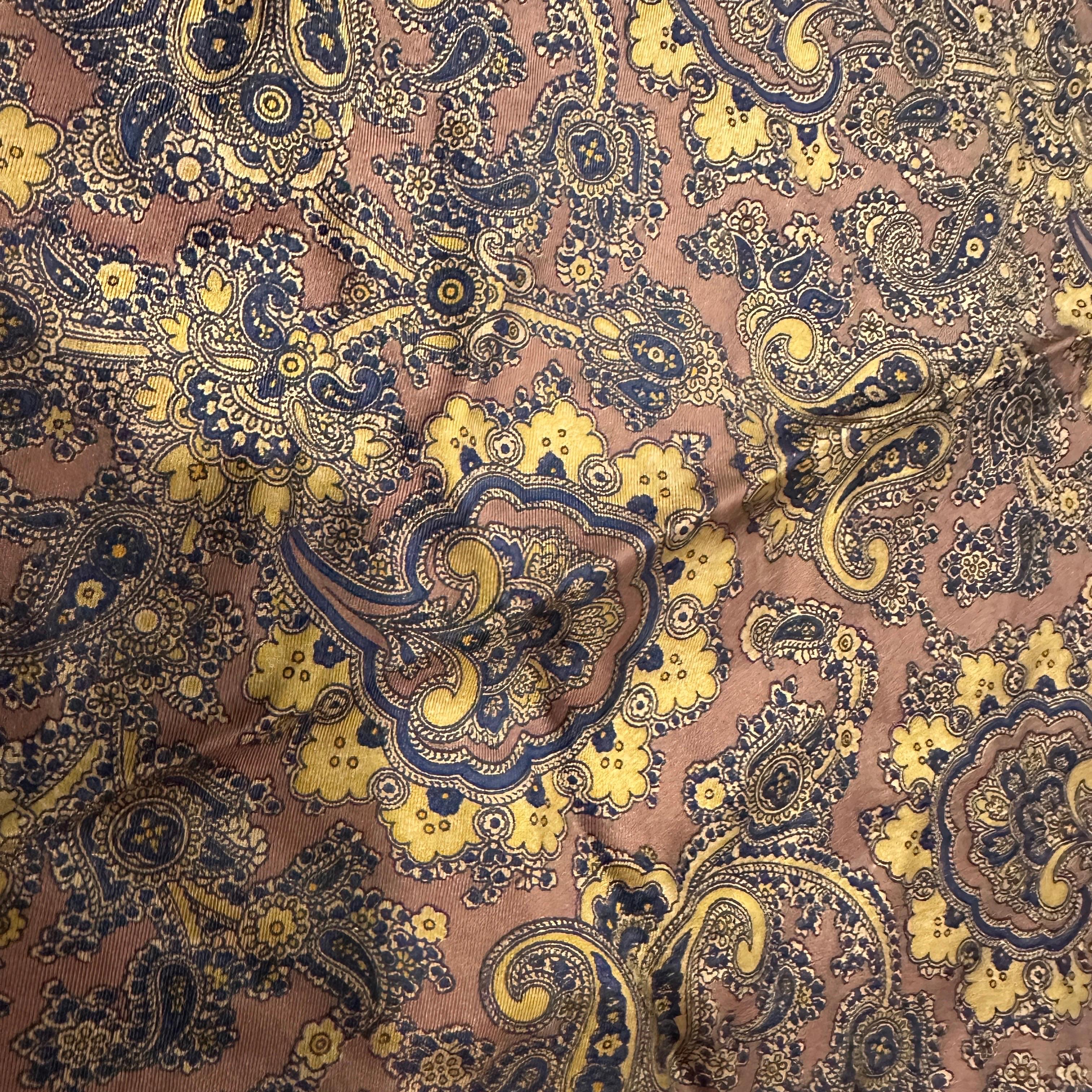 Foulard de seda con estampado de cachemira de los años 80 de Gucci en venta 2