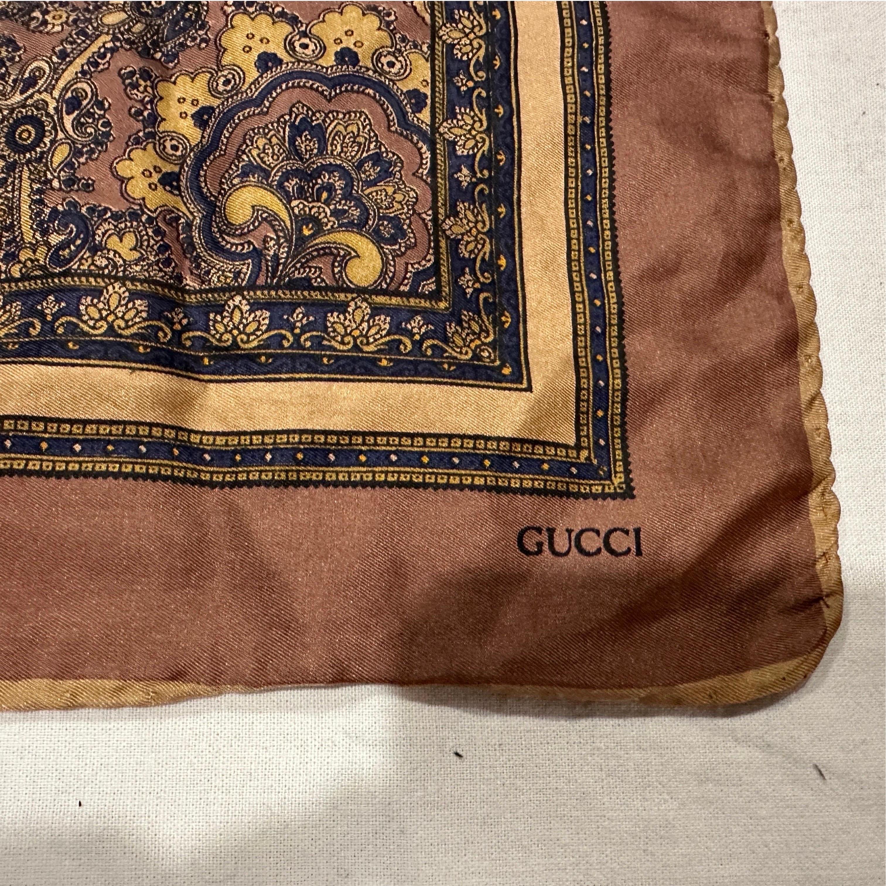 Foulard de seda con estampado de cachemira de los años 80 de Gucci en venta 3