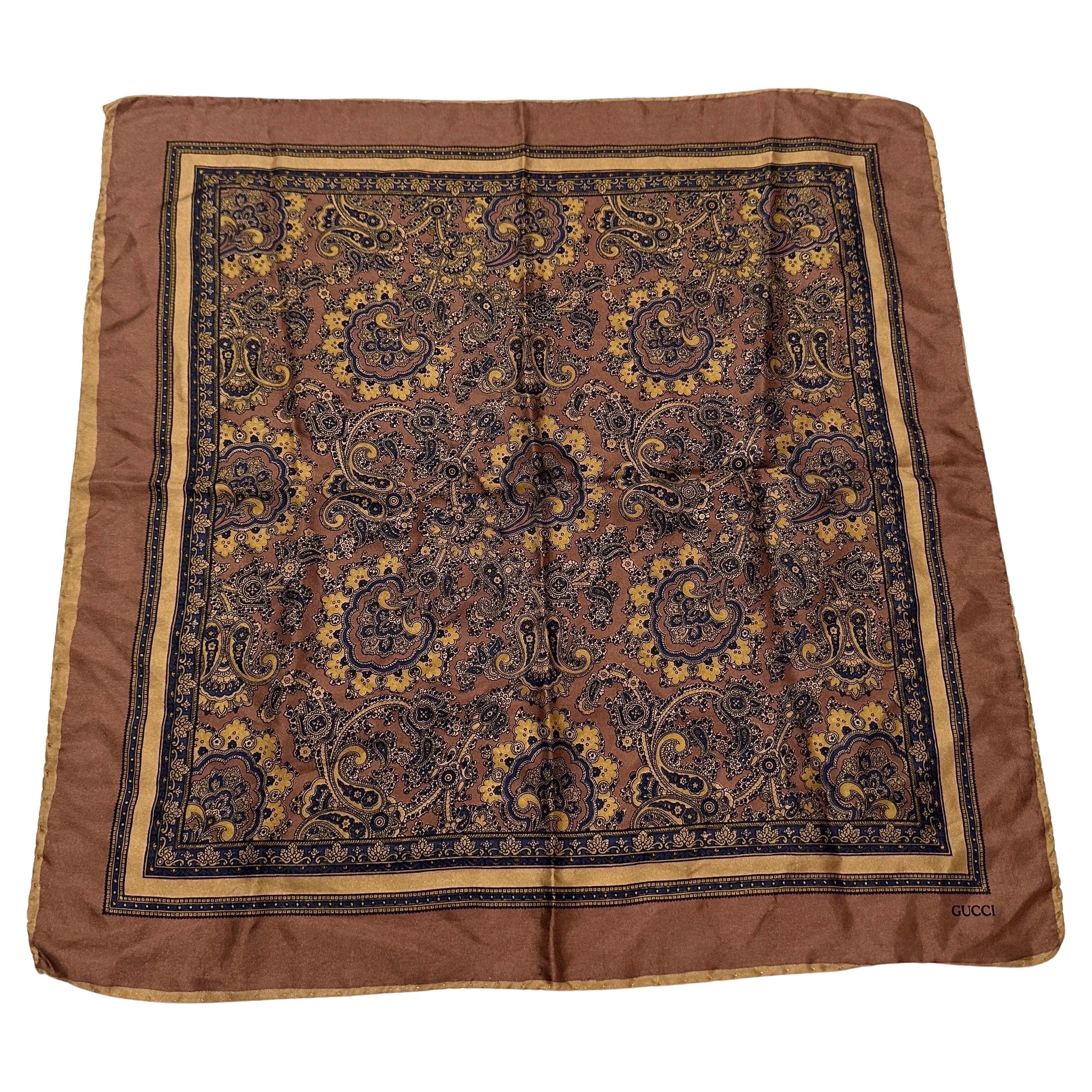 Foulard de seda con estampado de cachemira de los años 80 de Gucci
