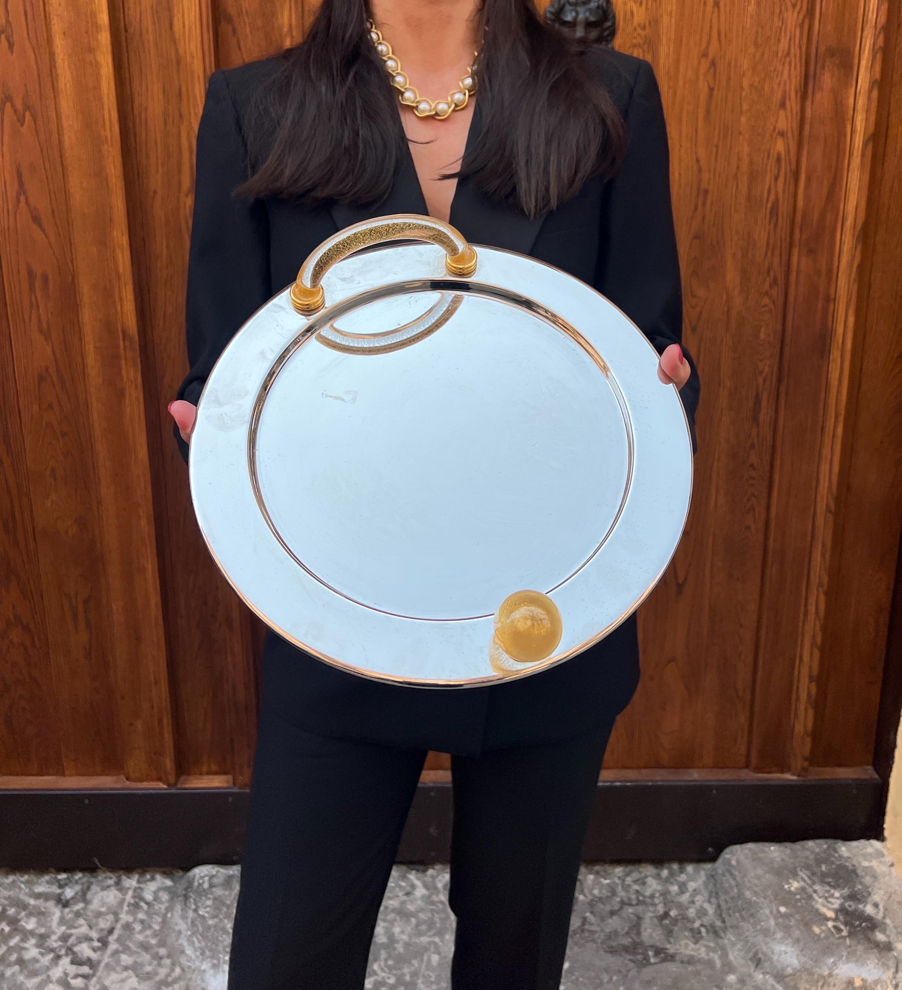 Presius Palladium plated serving tray, a true embodiment of luxury. This opulent piece is adorned with Murano glass handles, perfect for serving drinks at lavish dinner parties or serving as a centerpiece on your dining table.

The Murano glass
