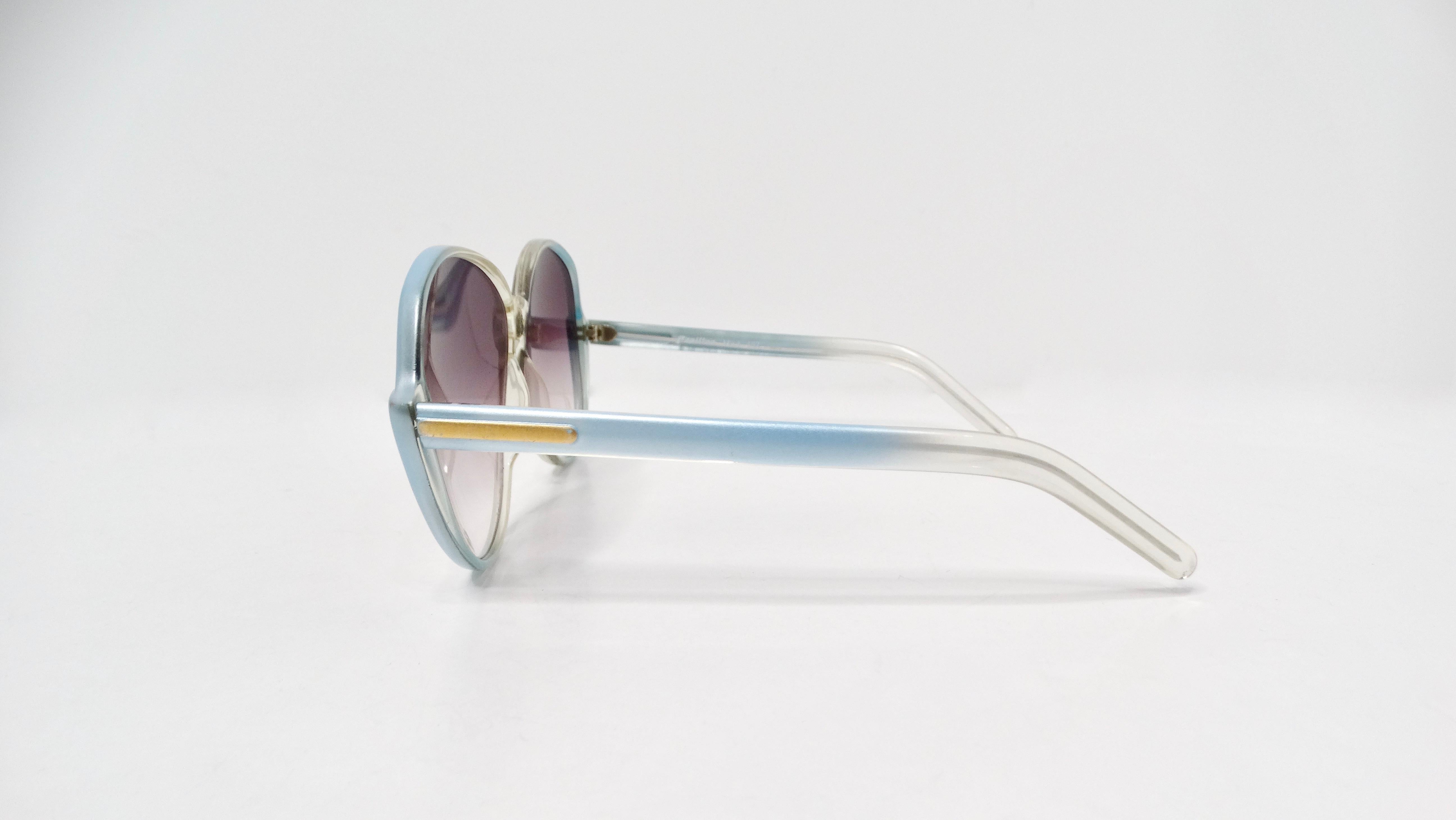 1980 Papillon Light Blue Tinted Purple Lens Oversized Round Sunglasses Bon état - En vente à Scottsdale, AZ