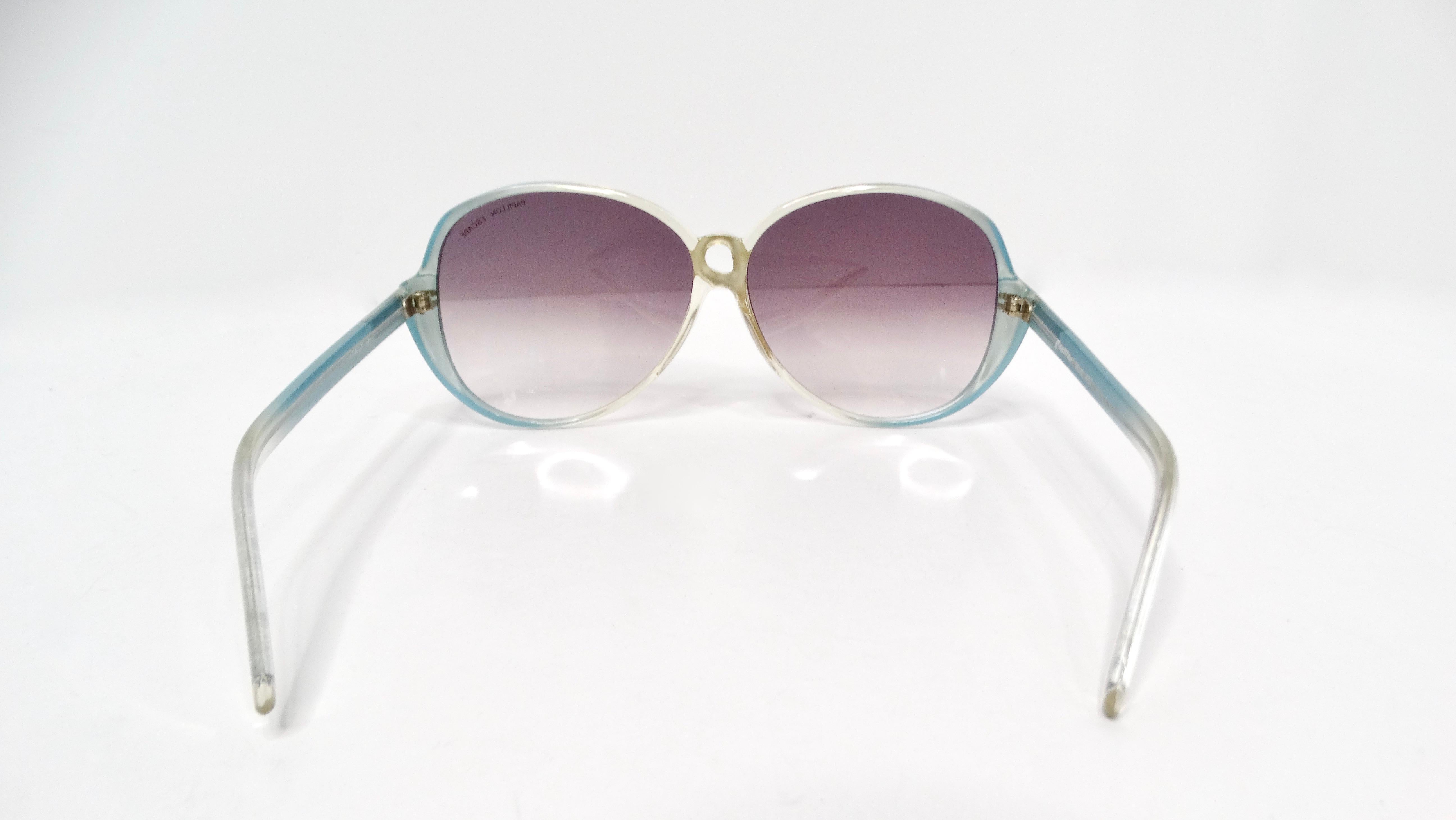 1980 Papillon Light Blue Tinted Purple Lens Oversized Round Sunglasses en vente 1