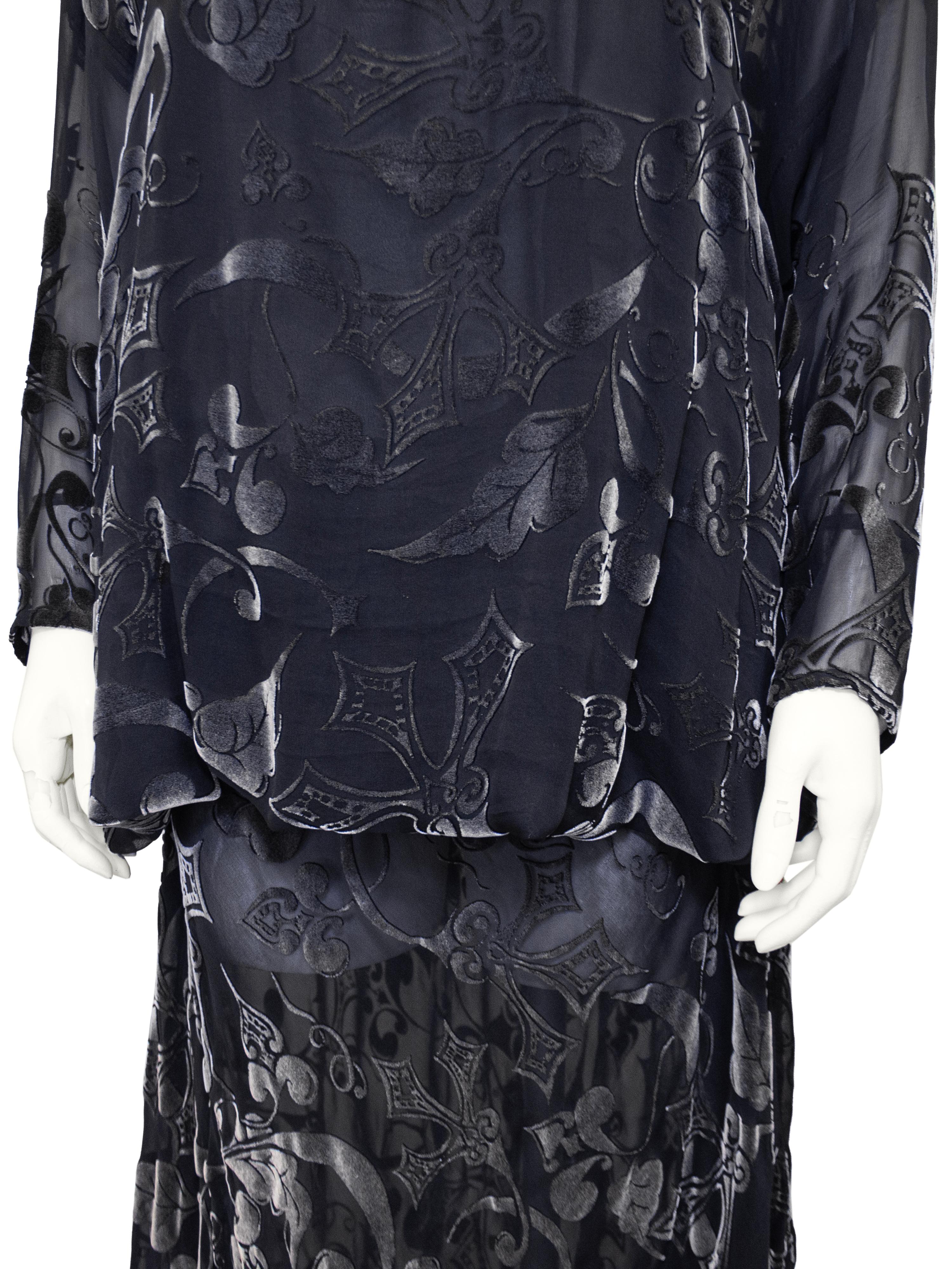 1980s Patricia and Charles Lester Gunmetal Devoree Velvet Dress In Good Condition For Sale In Toronto, Ontario