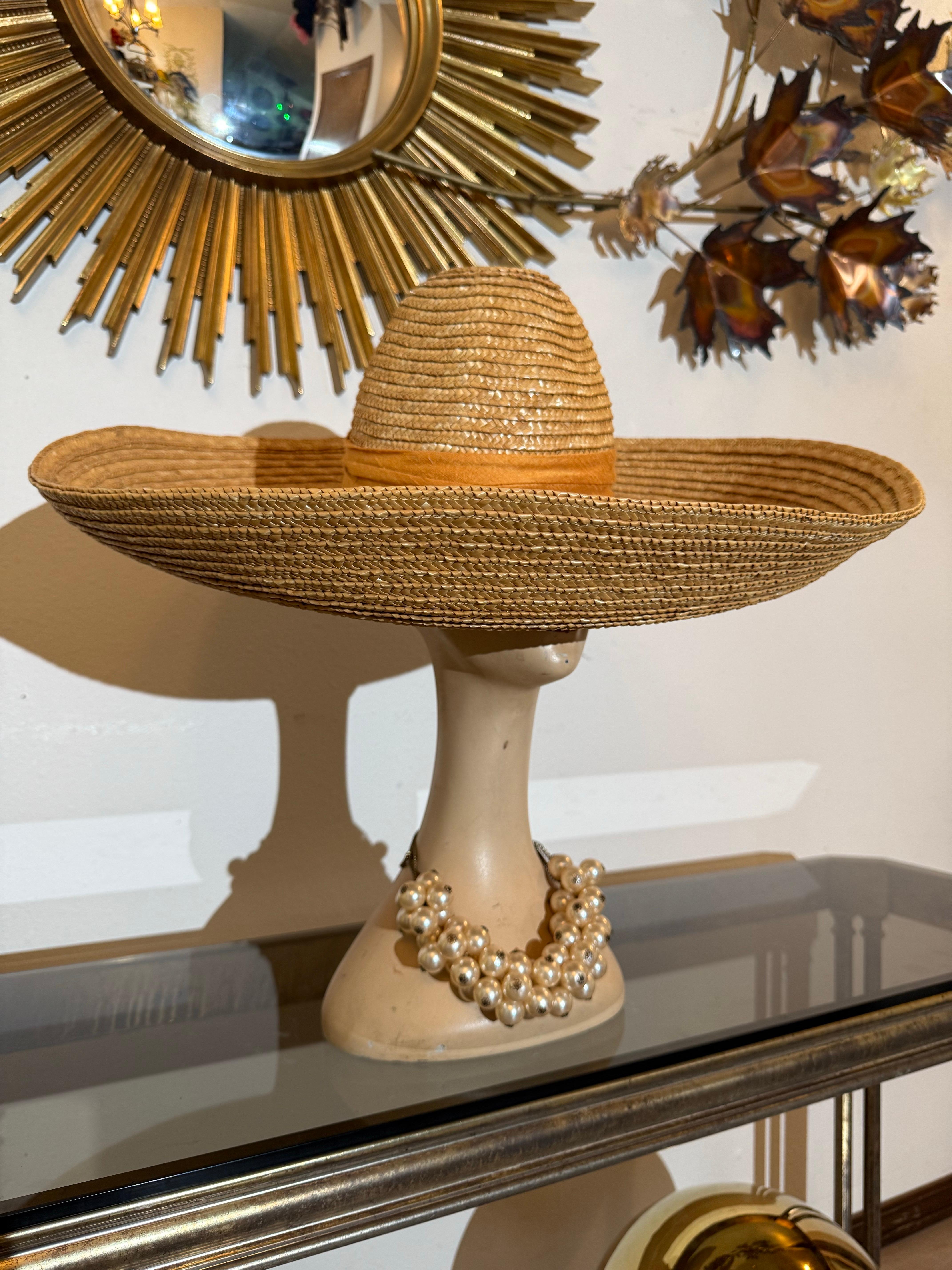 Sombrero de verano de paja astillada estilo sombrerero Patricia Underwood, años 80 Marrón en venta