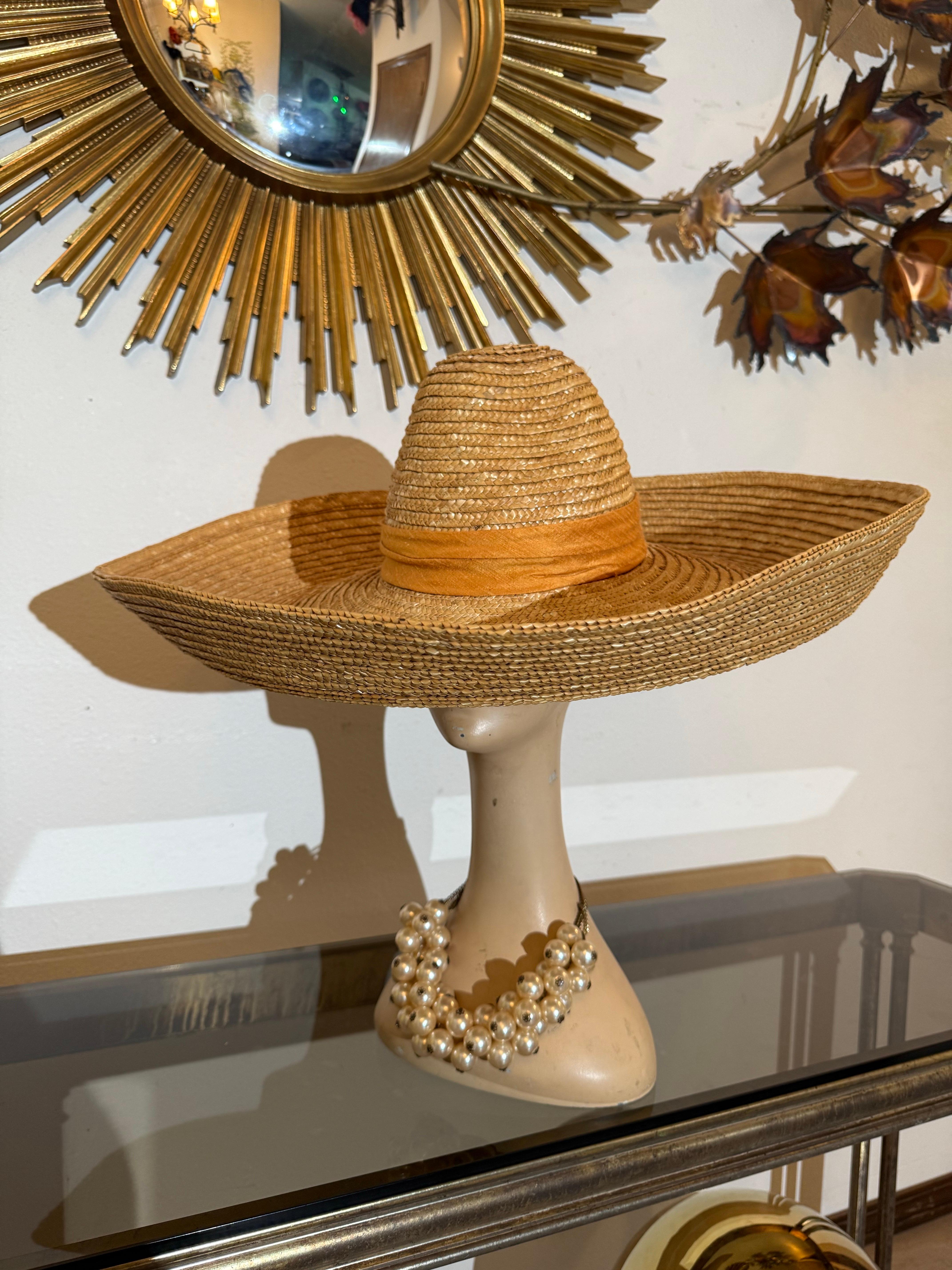 Sombrero de verano de paja astillada estilo sombrerero Patricia Underwood, años 80 en venta 1