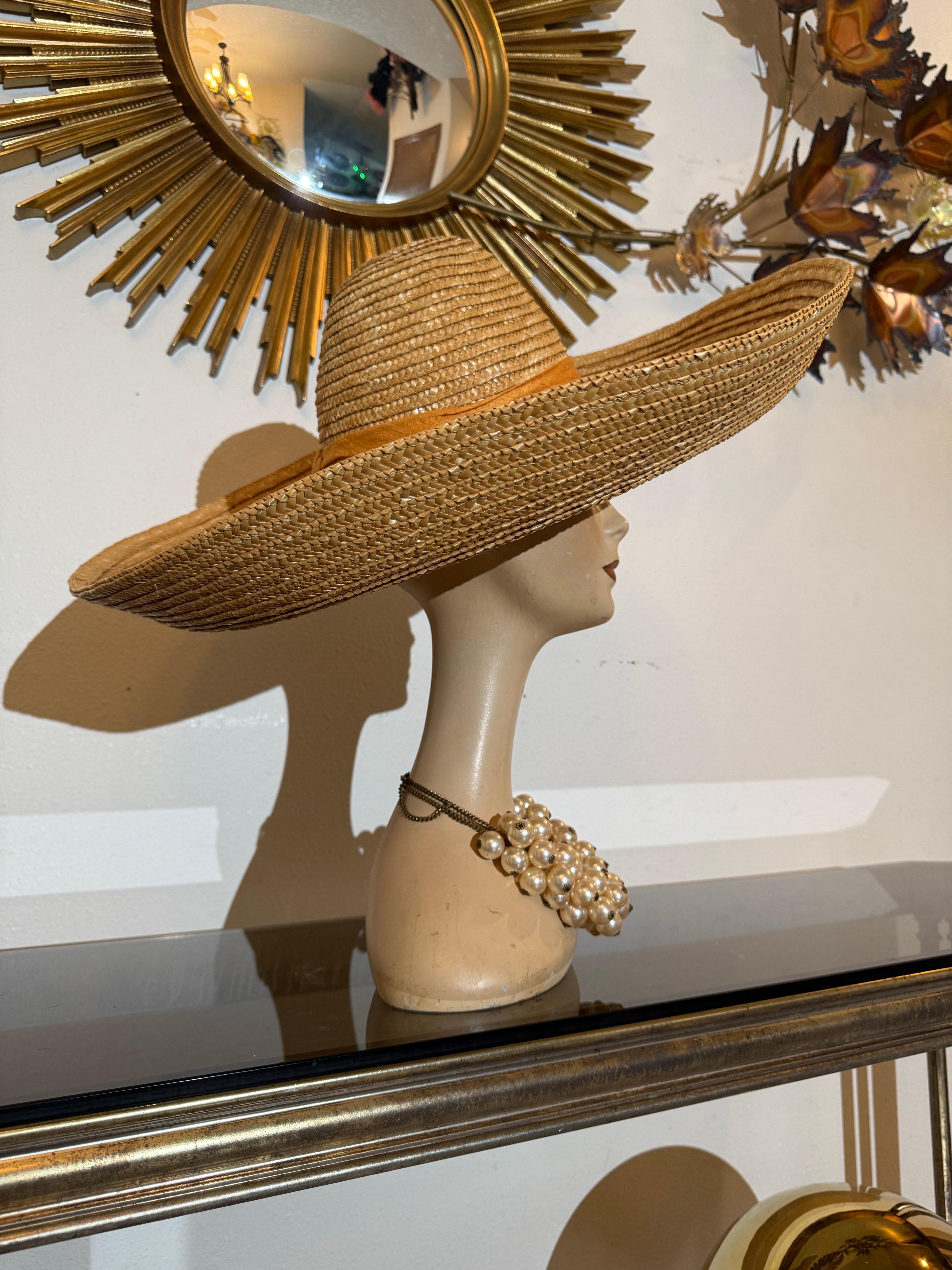 Sombrero de verano de paja astillada estilo sombrerero Patricia Underwood, años 80 en venta 2